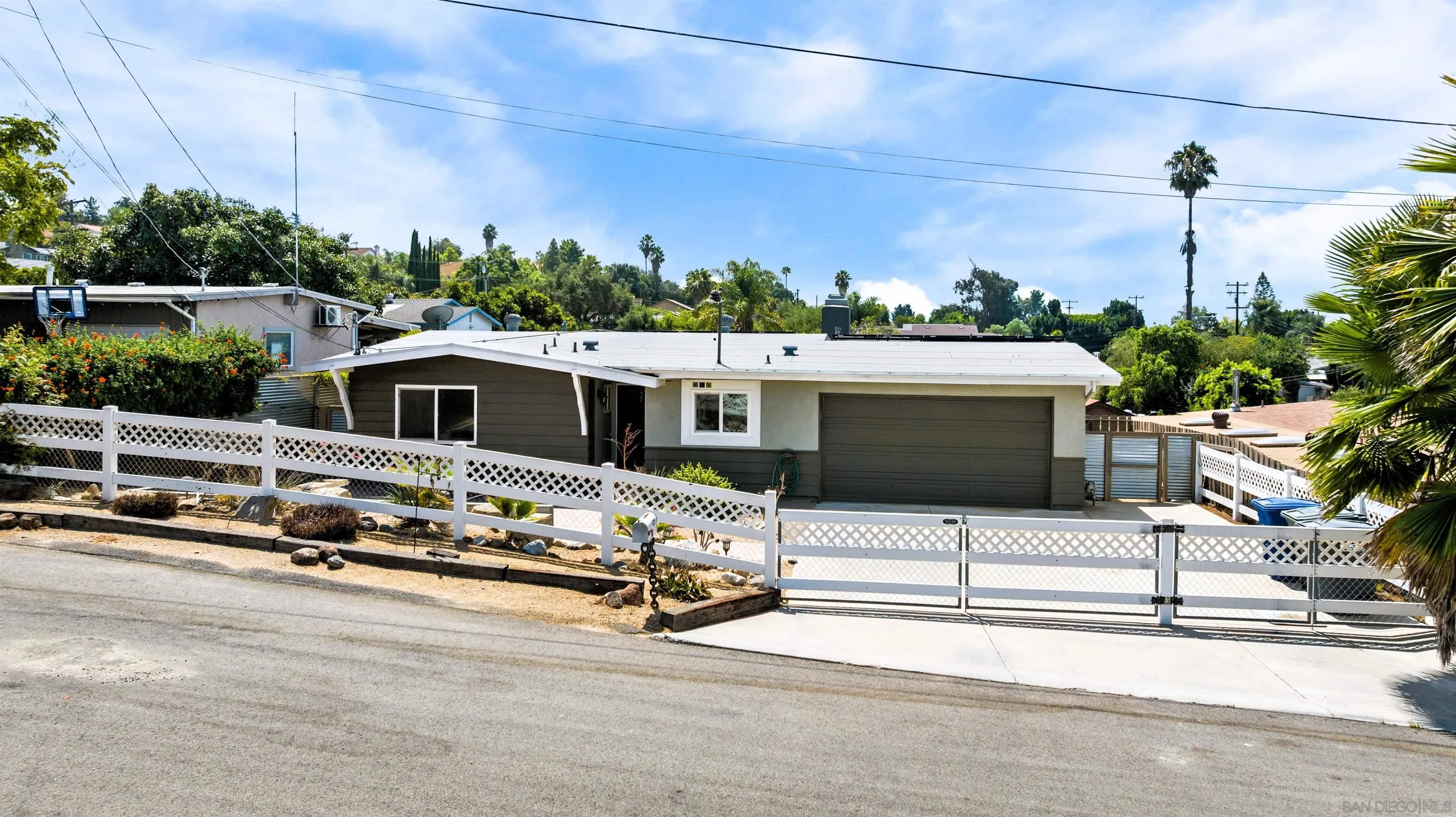 https://cdn.realtyfeed.com/cdn/127/250037429/3e29360aca79c1cb358db1c214793e38.webp