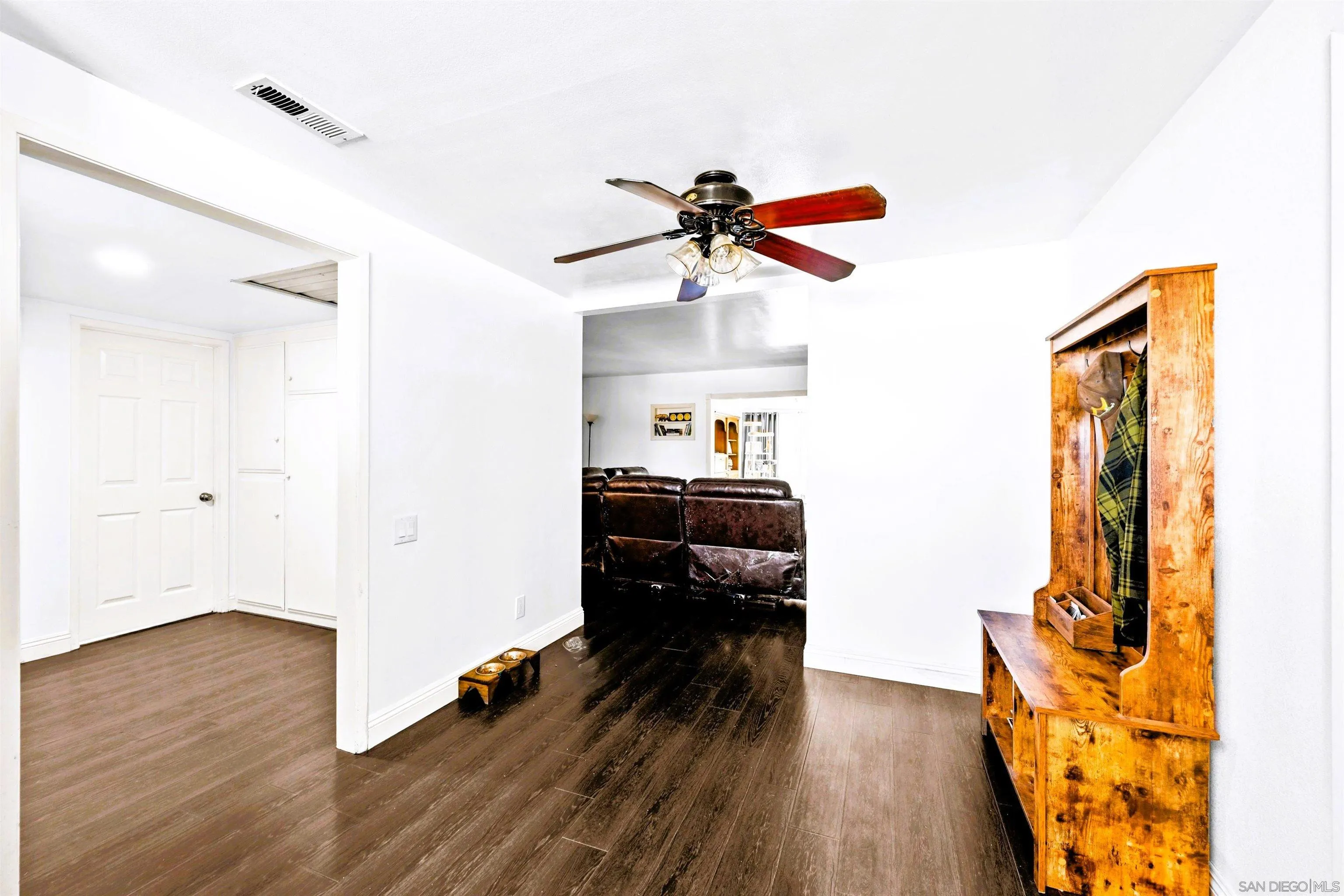 https://cdn.realtyfeed.com/cdn/127/250037429/e5b4200a72d30fe14bf322aaba903c16.webp