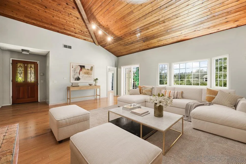 https://cdn.realtyfeed.com/cdn/127/250037430/21ebc4263d722dfb982c7d53f120801c.webp