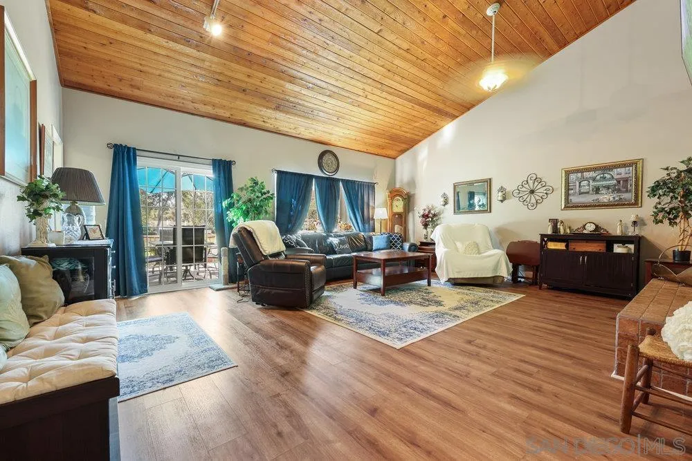 https://cdn.realtyfeed.com/cdn/127/250037430/9a79fdfad2a0ddc85be70e8b3e28205f.webp