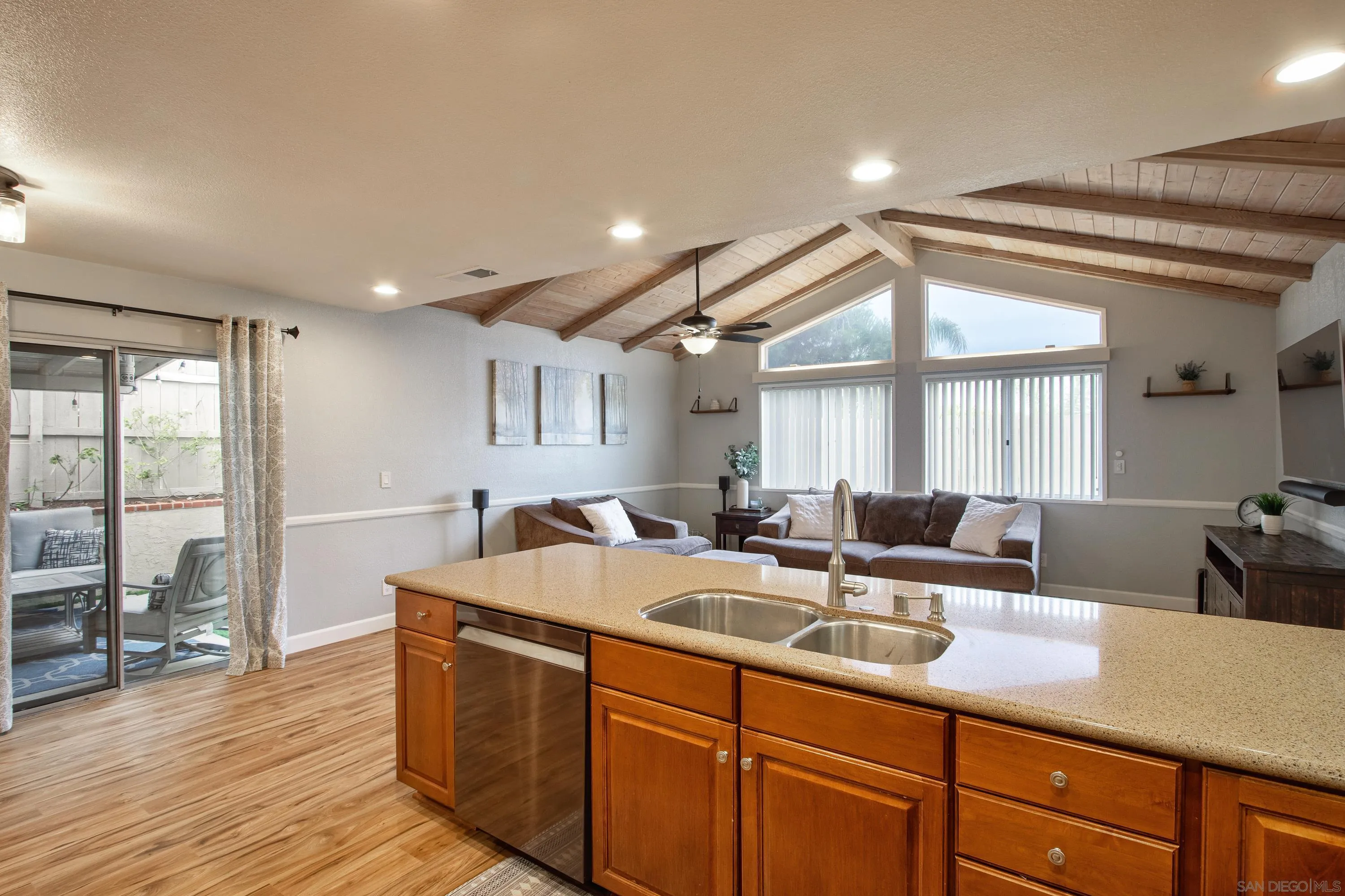 https://cdn.realtyfeed.com/cdn/127/250037431/842a8eb4de8666dc7f8e9461f2059ede.webp