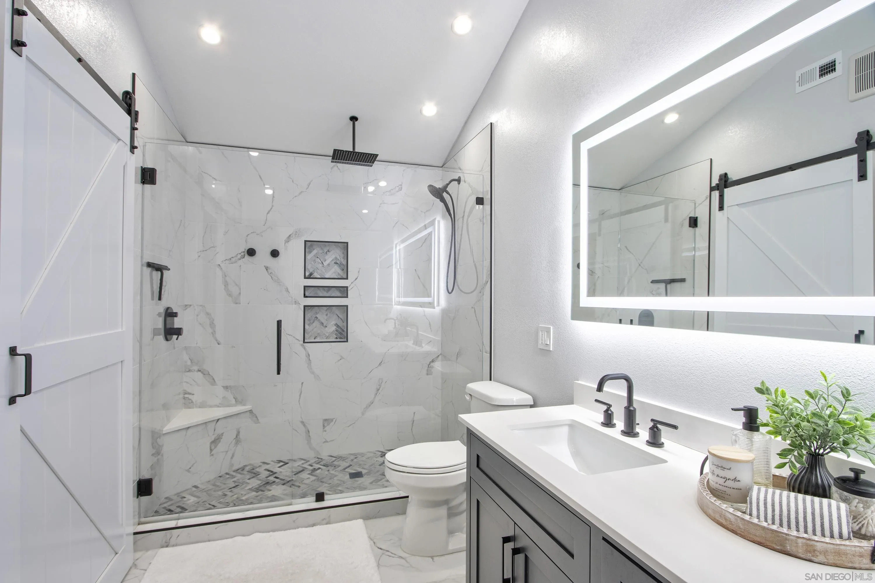 https://cdn.realtyfeed.com/cdn/127/250037431/972e612ecab17ab991481819fa9cc616.webp