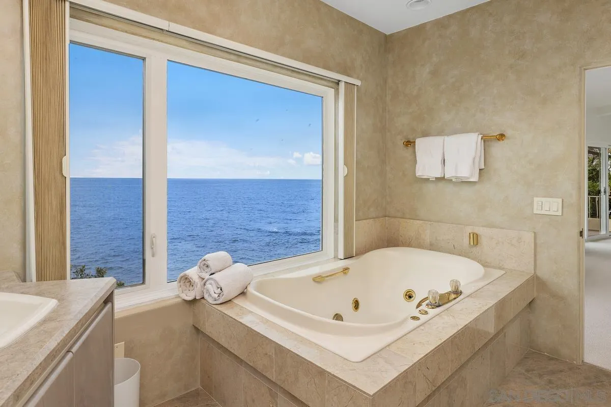 https://cdn.realtyfeed.com/cdn/127/250037432/8d4d14c618e7b8dd63dbd4d556964c23.webp