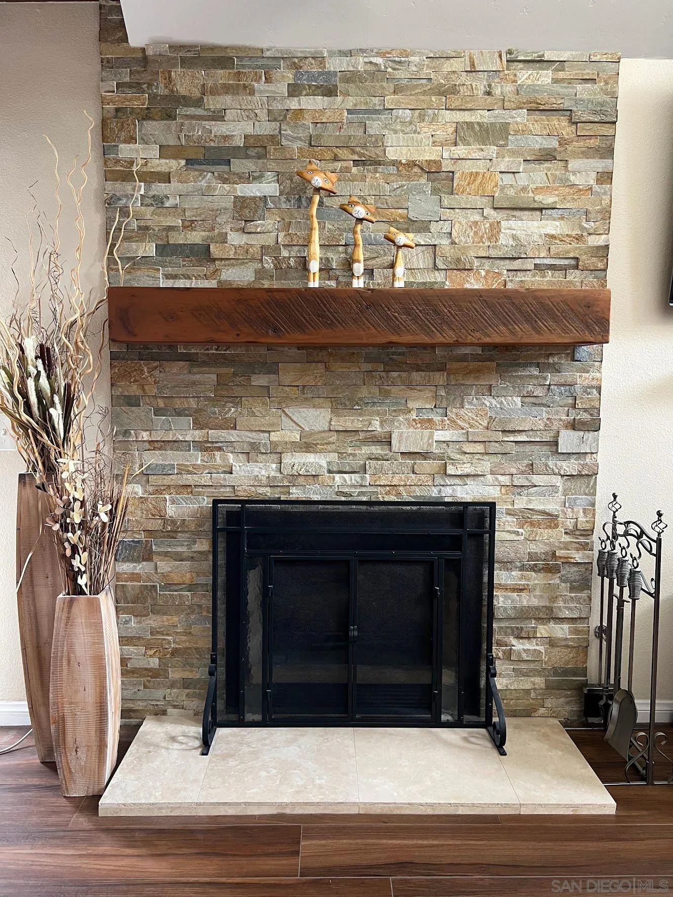 https://cdn.realtyfeed.com/cdn/127/250037433/c987cc281819d58d465cf89818f73f1a.webp