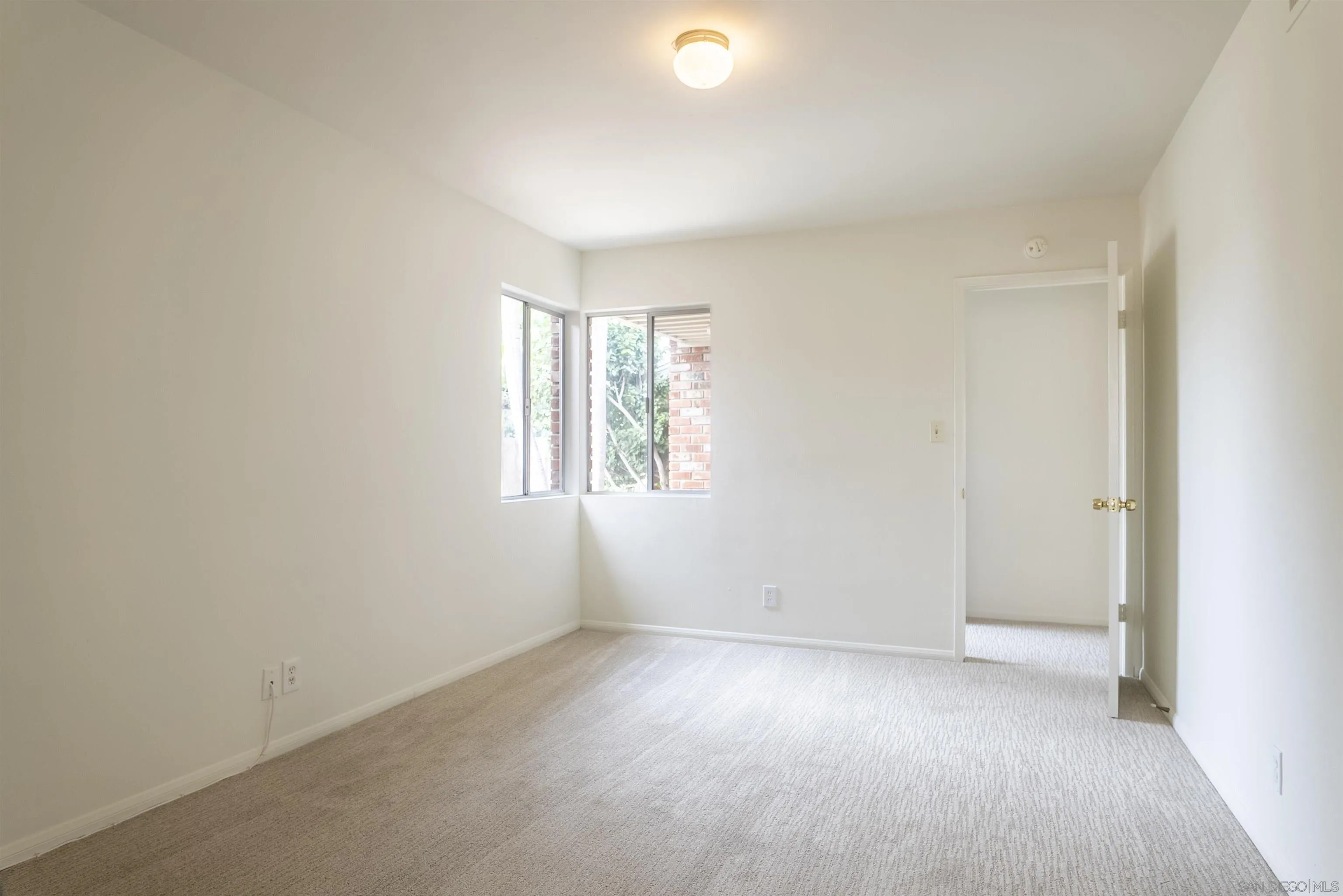 https://cdn.realtyfeed.com/cdn/127/250037434/a7690075a0b0098571b28a81bc3dd62e.webp