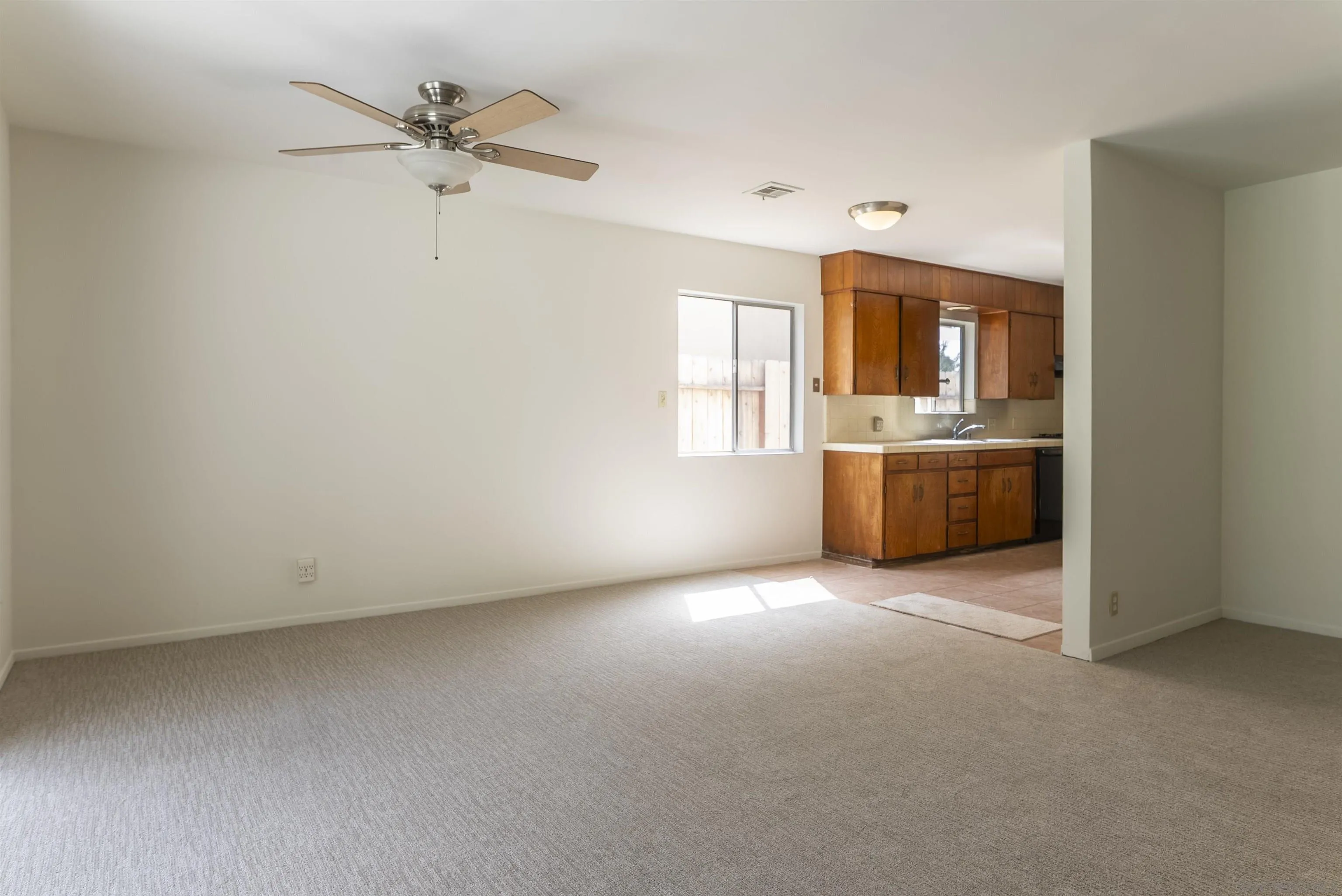 https://cdn.realtyfeed.com/cdn/127/250037434/b619ce65f40afbcaac13e889c139f487.webp