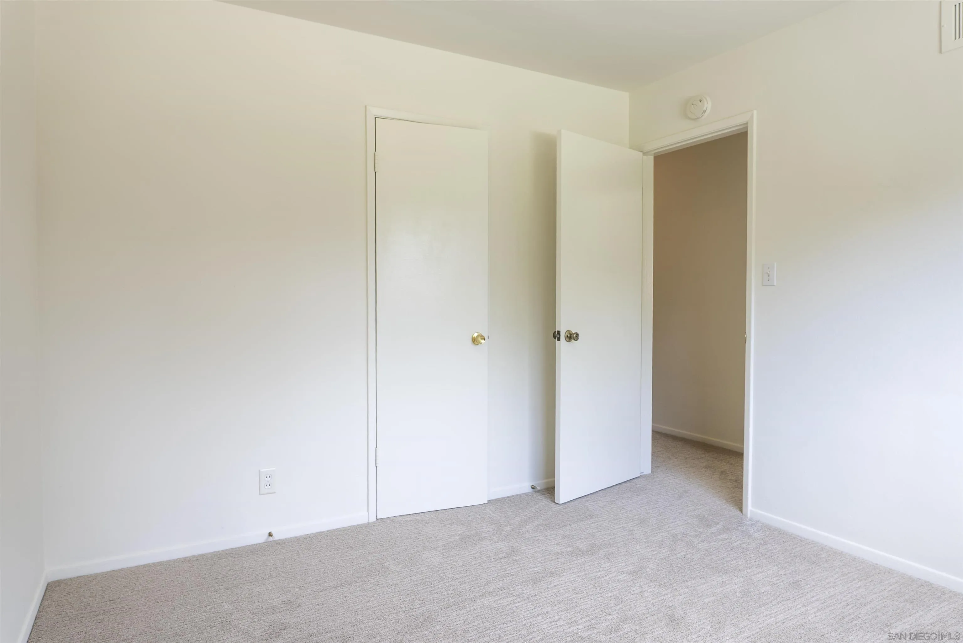 https://cdn.realtyfeed.com/cdn/127/250037434/ceb4fe89dd8cd88c1412e16d8db6bb83.webp