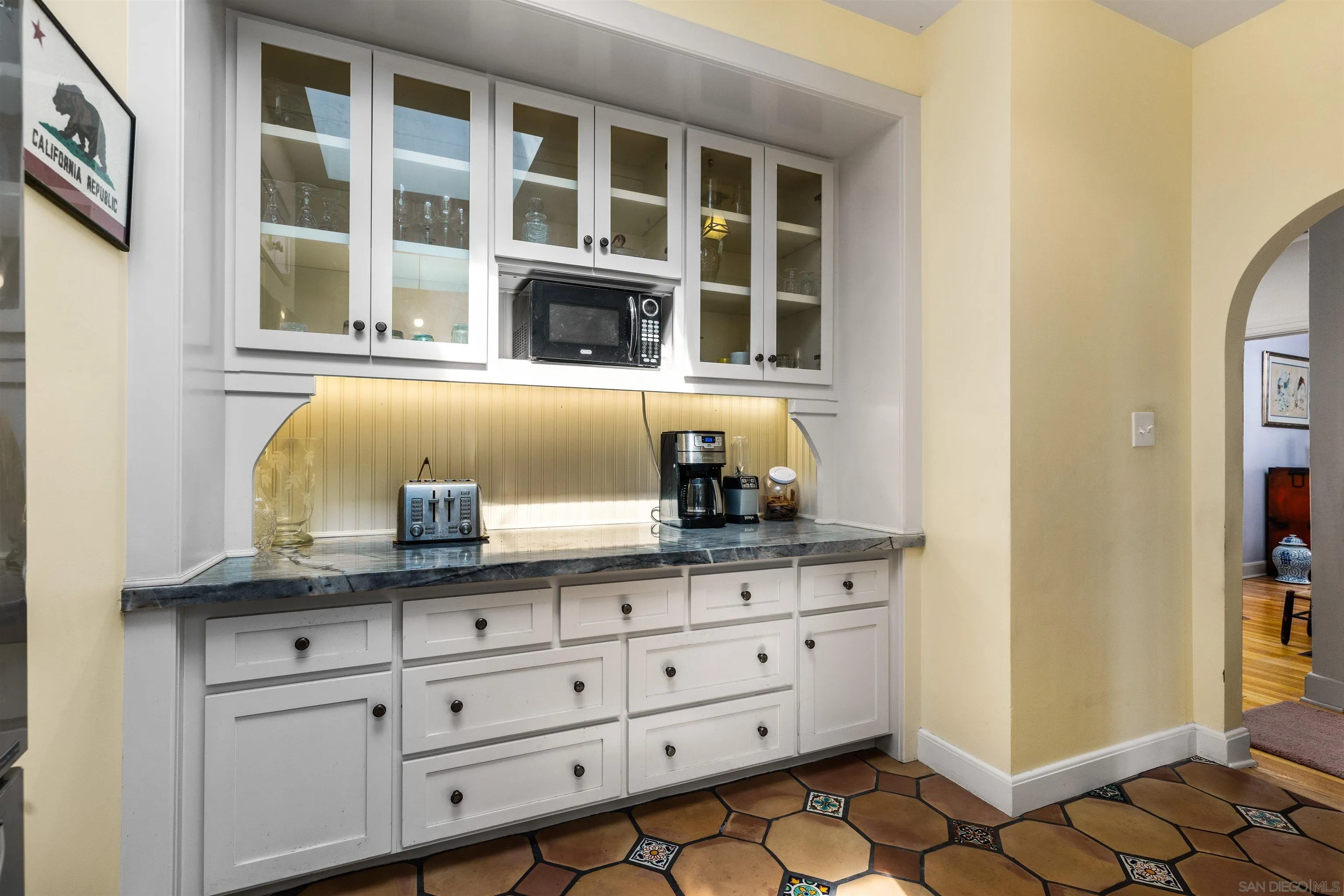 https://cdn.realtyfeed.com/cdn/127/250037437/89694a876d6215eac7dbbeff62012aaf.webp