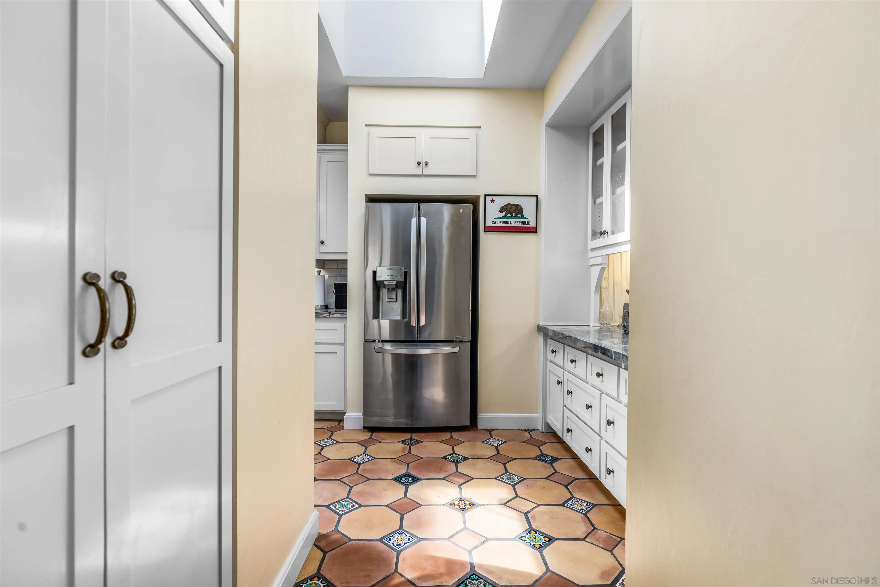 https://cdn.realtyfeed.com/cdn/127/250037437/8ee6f04cc6be414fa8ac79b35fbd8f9e.webp