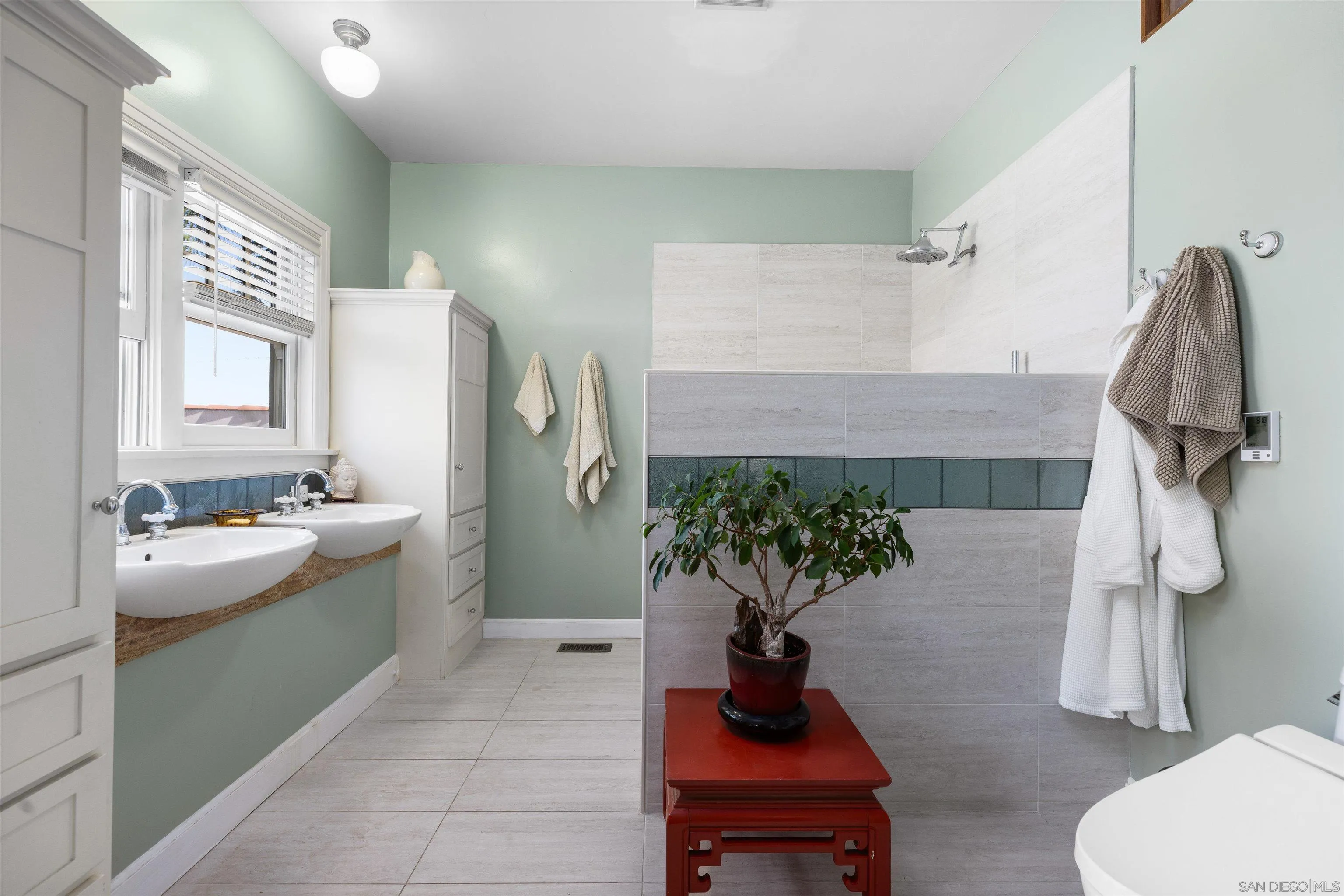 https://cdn.realtyfeed.com/cdn/127/250037437/932c5961c9ae617afedf796869bdb575.webp
