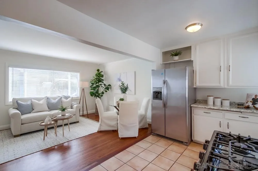 https://cdn.realtyfeed.com/cdn/127/250037438/0cb779ffa94cc89a4307bbb2e1923cd3.webp