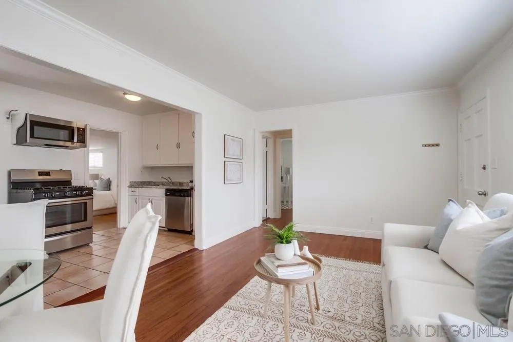 https://cdn.realtyfeed.com/cdn/127/250037438/722bef8706cb6f6c136416bdb7ad71b8.webp