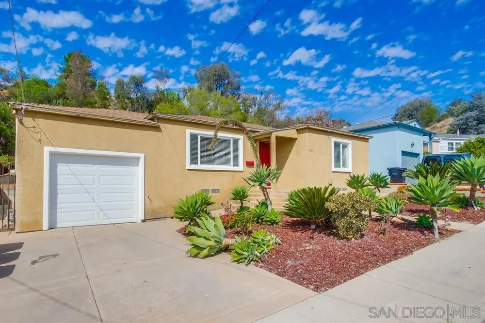 https://cdn.realtyfeed.com/cdn/127/250037438/c4c7e0f32d88560cdc842eed84733132.webp