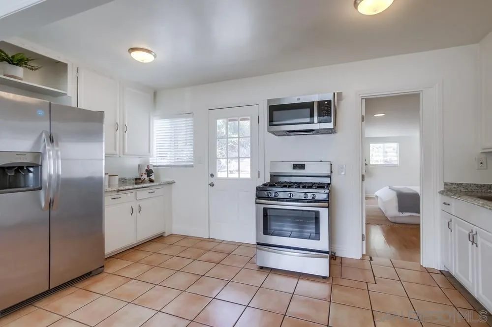 https://cdn.realtyfeed.com/cdn/127/250037438/ef22463f8d5e368981369550510e7480.webp