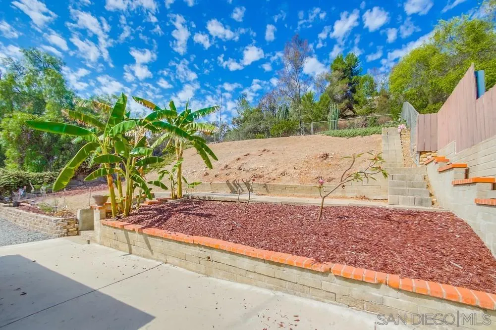 https://cdn.realtyfeed.com/cdn/127/250037438/f42fe95075d214c71b3de046ffef4200.webp