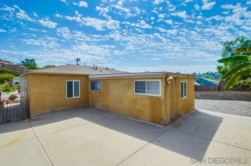 https://cdn.realtyfeed.com/cdn/127/250037438/f59eed99cd41edd768ad7f2278af4c5f.webp