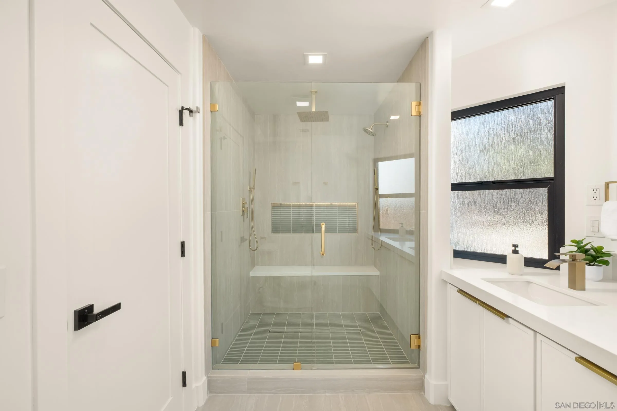https://cdn.realtyfeed.com/cdn/127/250037439/00d7baa10cf3b3a54165ac97dc9a0157.webp