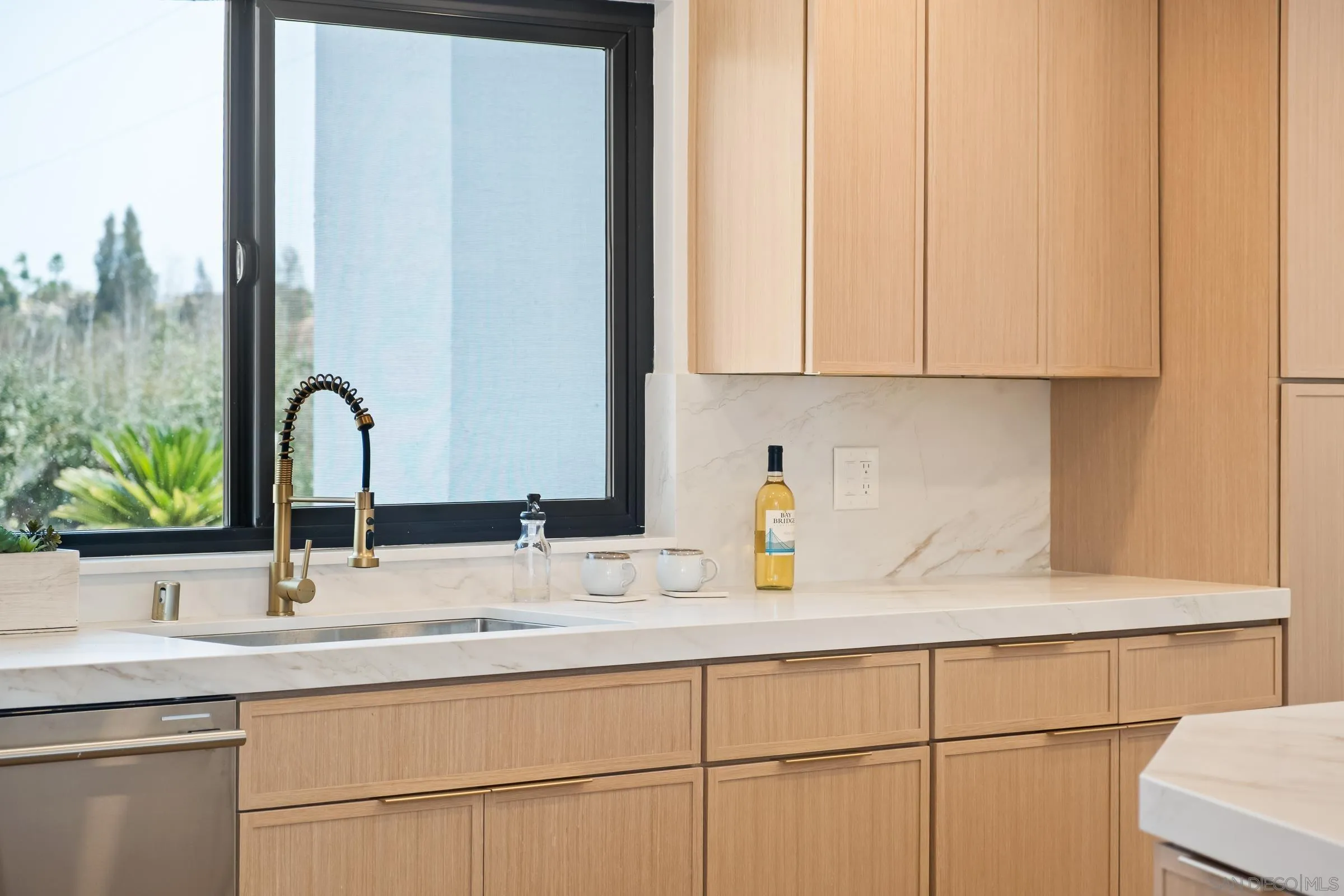 https://cdn.realtyfeed.com/cdn/127/250037439/1190ea4f1855d68e959b0ce5f0627b17.webp