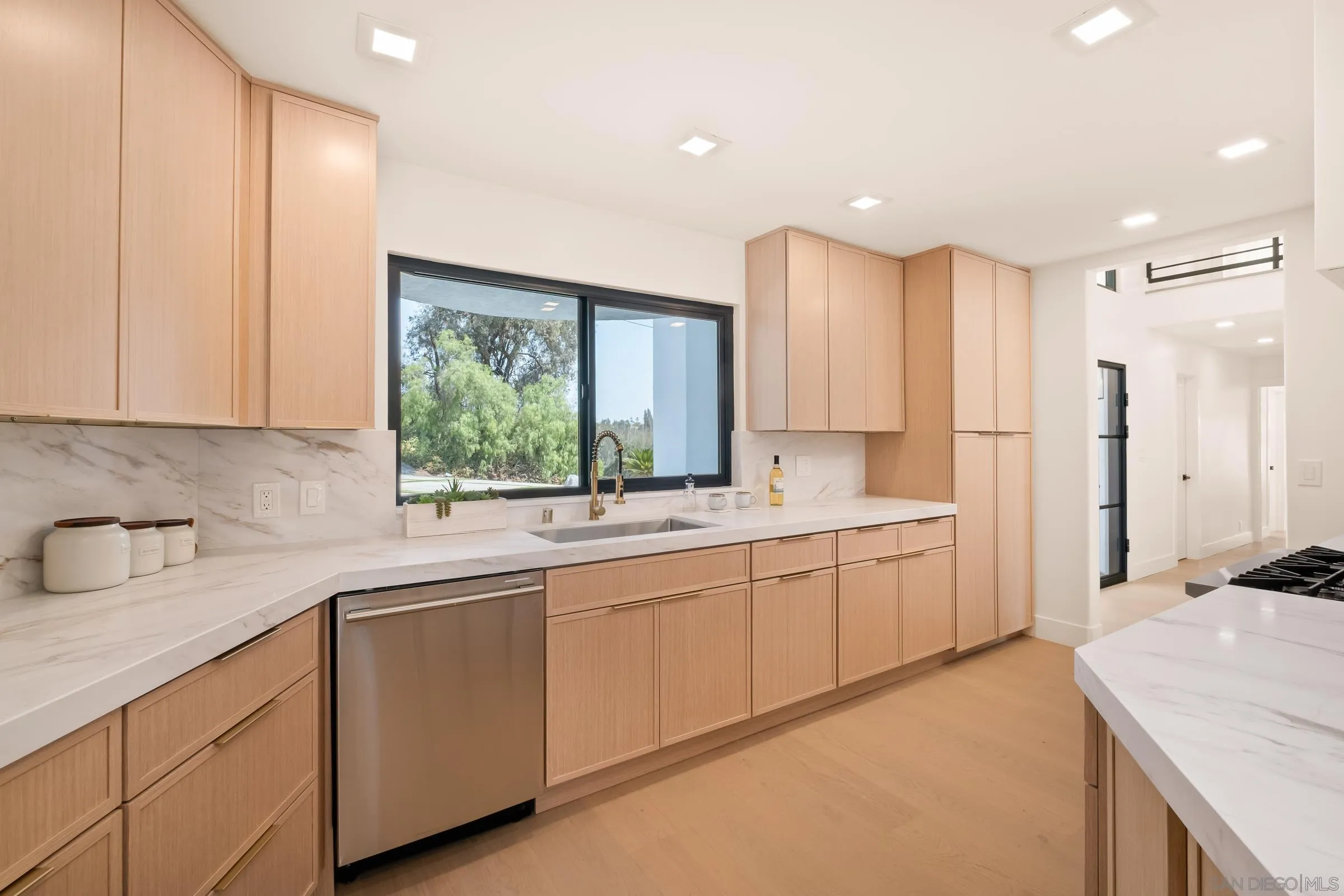 https://cdn.realtyfeed.com/cdn/127/250037439/49505fdd792057efdc135064c3f7442c.webp