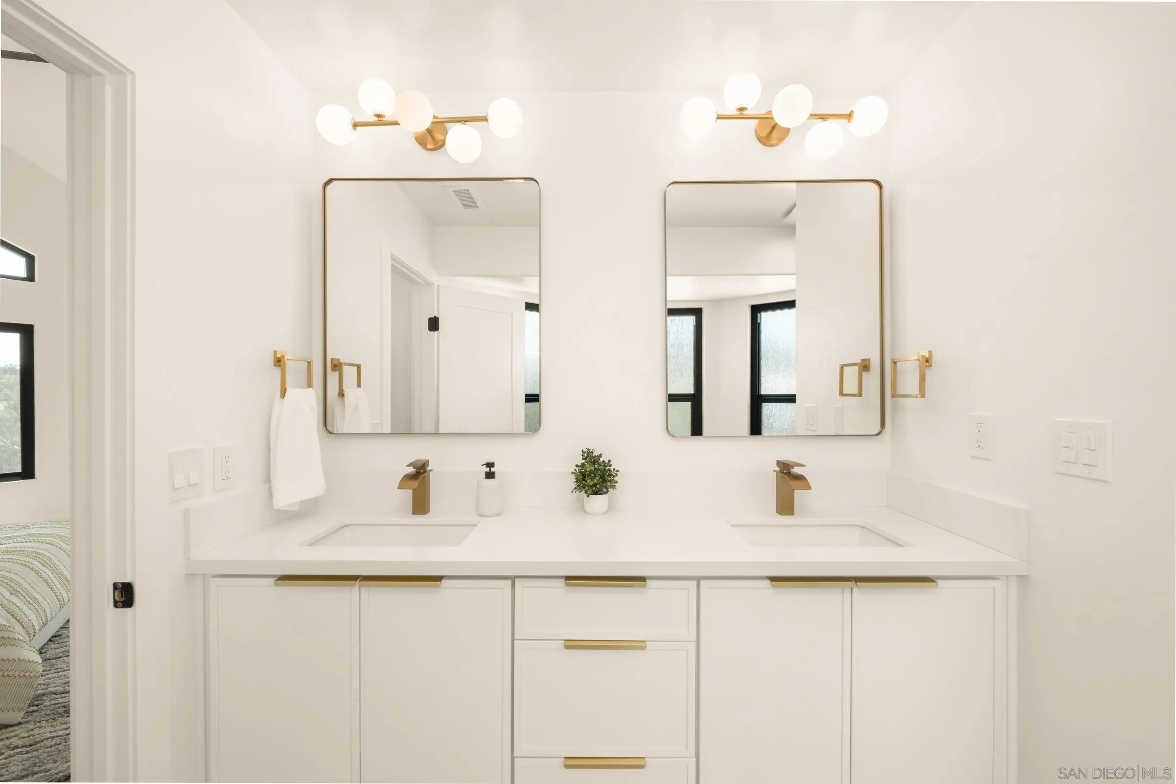 https://cdn.realtyfeed.com/cdn/127/250037439/5519edffda39d24e2bca55ff278ae7d8.webp