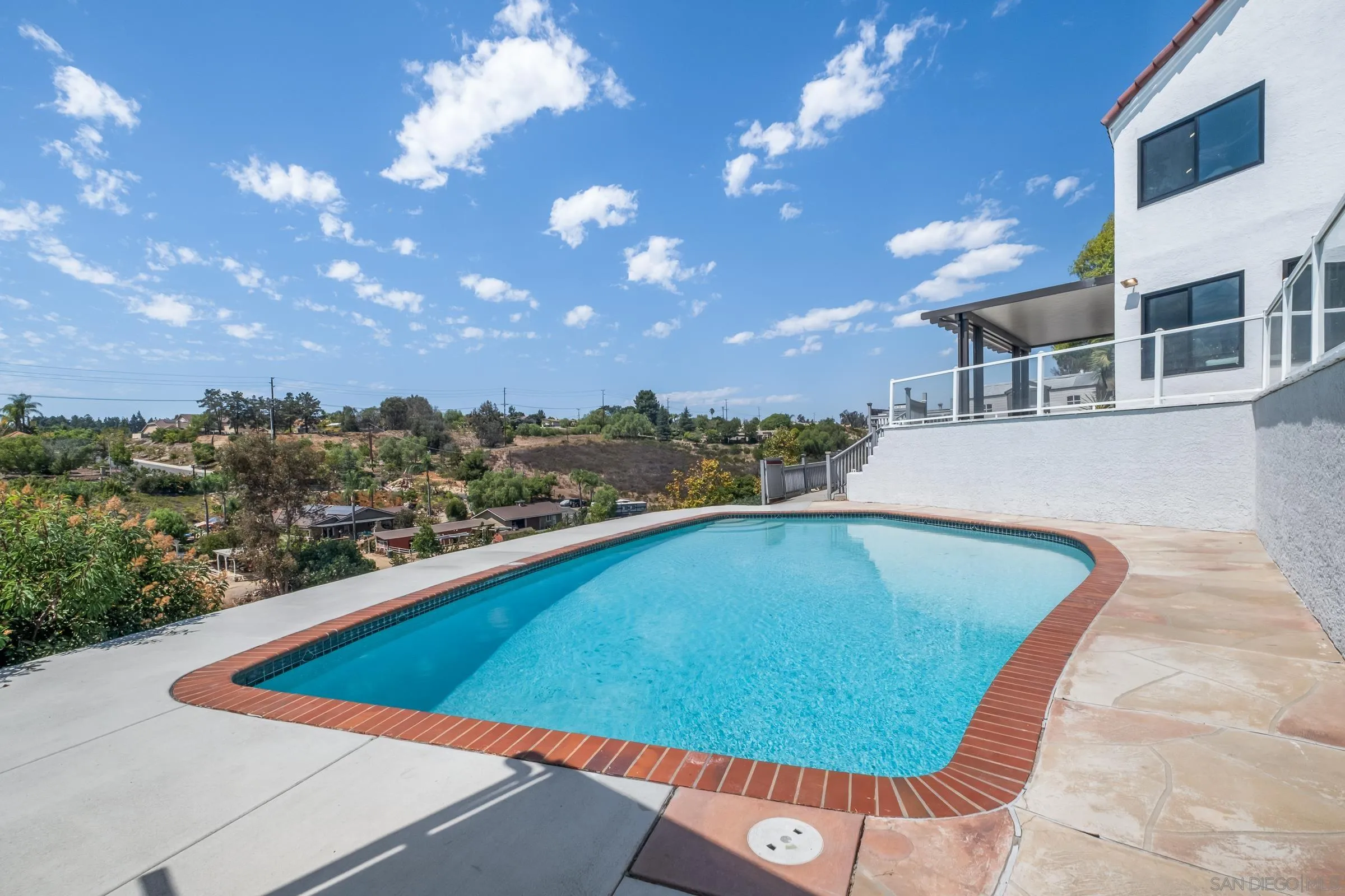 https://cdn.realtyfeed.com/cdn/127/250037439/621b4a21632afdf03ccec634a9d16505.webp