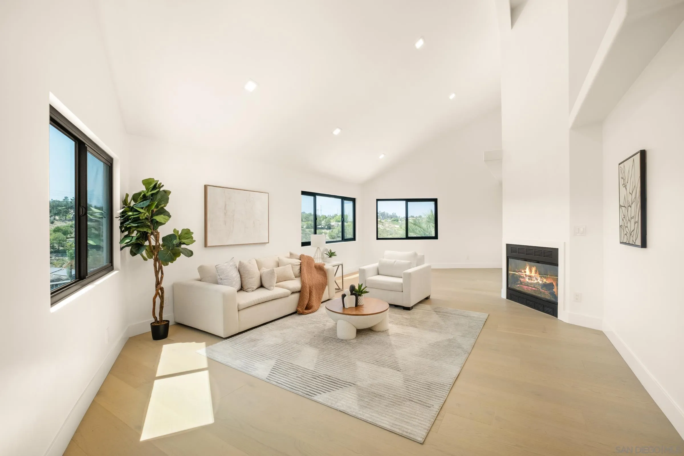 https://cdn.realtyfeed.com/cdn/127/250037439/6ad24a3b3007582645a29277298f0088.webp