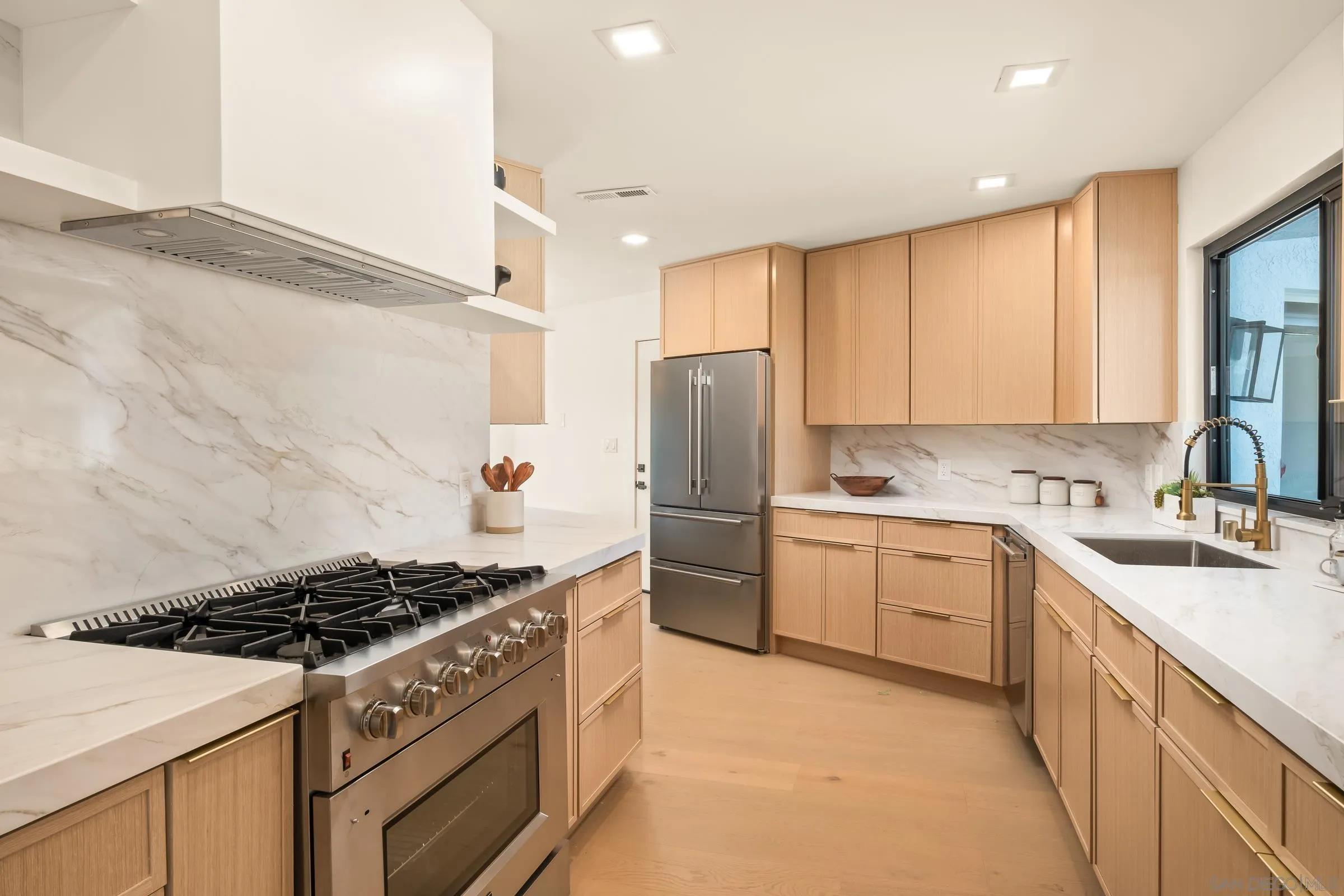 https://cdn.realtyfeed.com/cdn/127/250037439/906dd3f72bc28954baee54d7fef8ef66.webp