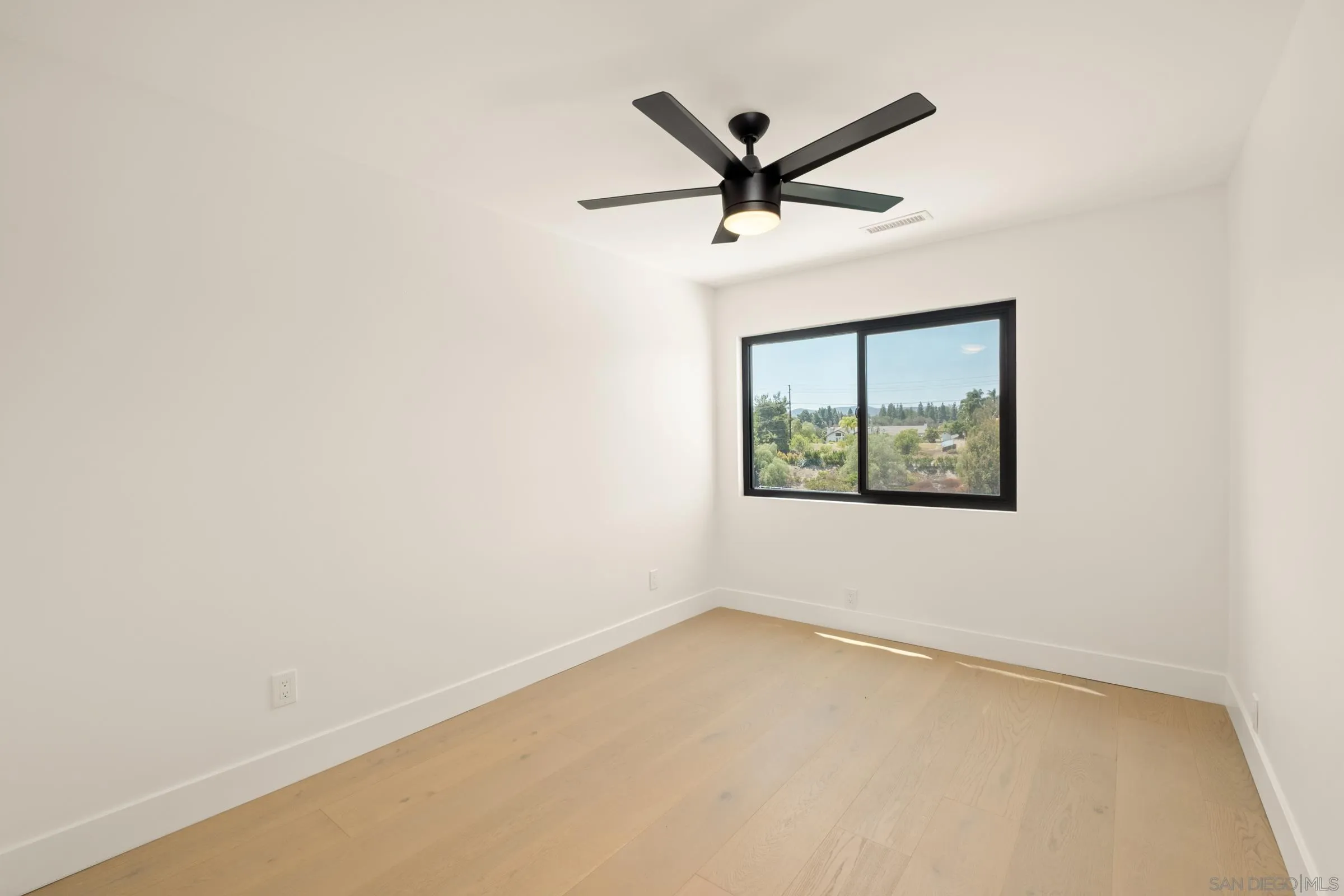 https://cdn.realtyfeed.com/cdn/127/250037439/b64c1a15dda69af2d85a6c8c3a50629a.webp