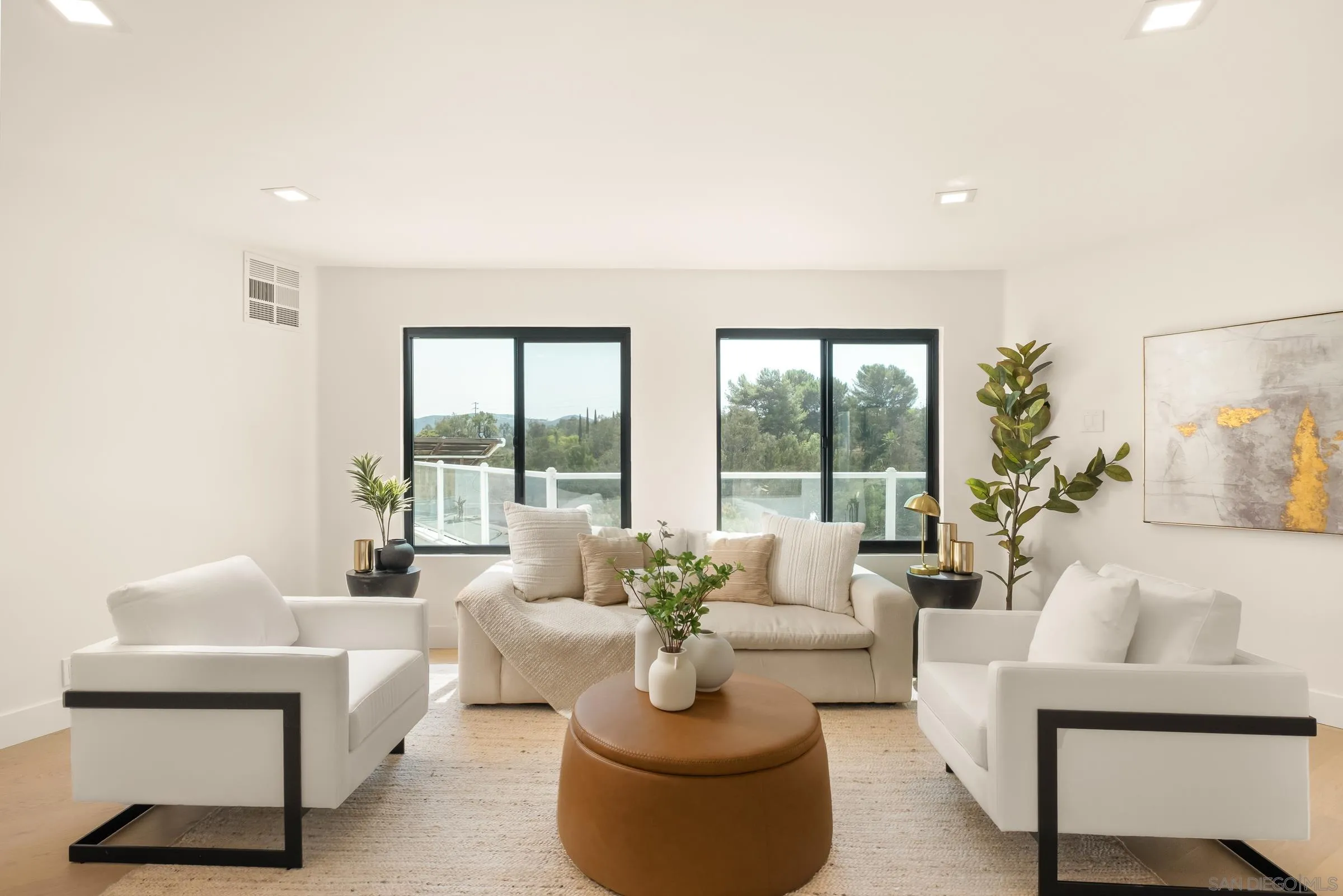 https://cdn.realtyfeed.com/cdn/127/250037439/b99dfd408e5b28b044d2801ed8775dc4.webp