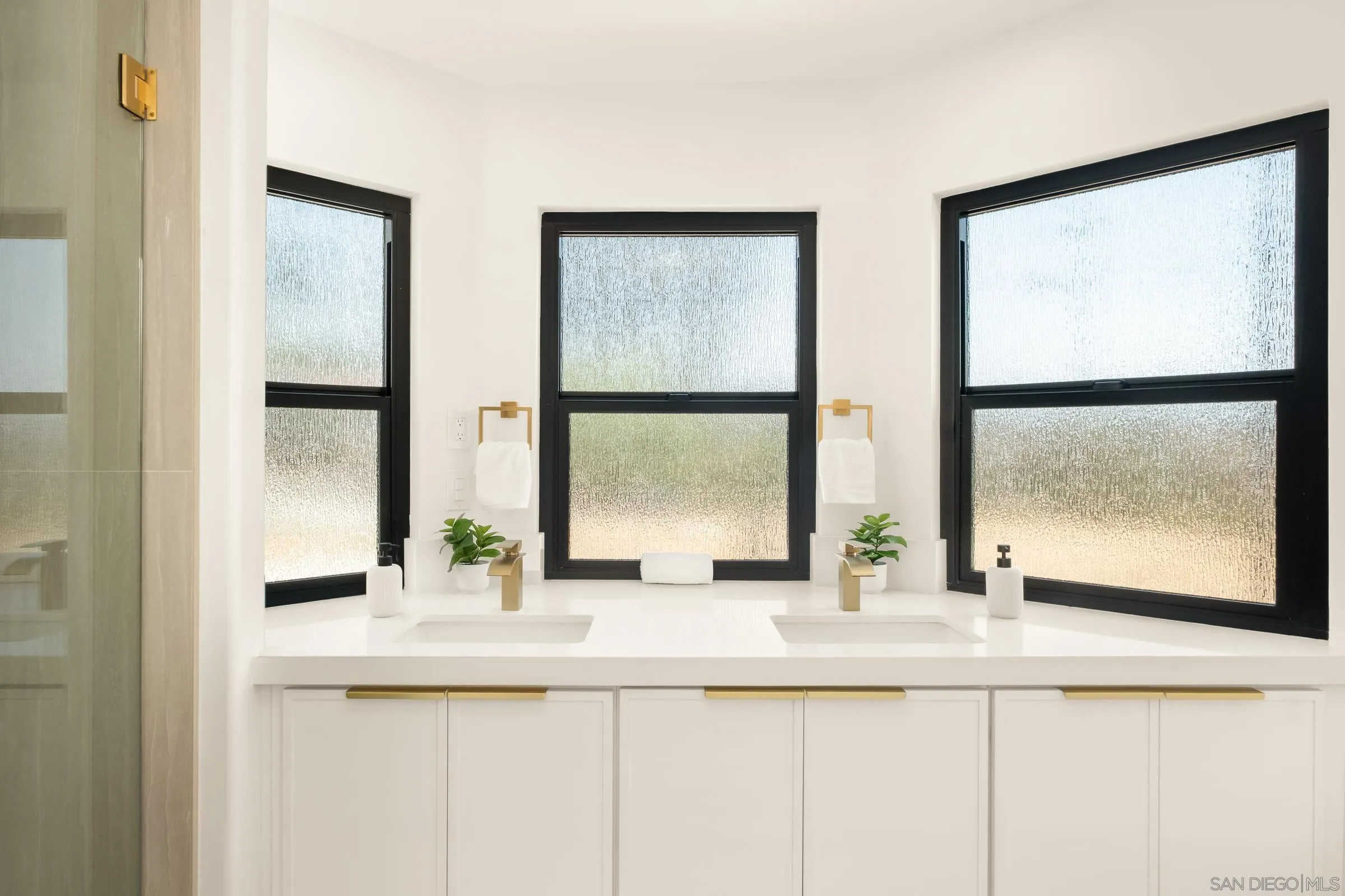 https://cdn.realtyfeed.com/cdn/127/250037439/d0620857571b1065dd8838318b1a283f.webp