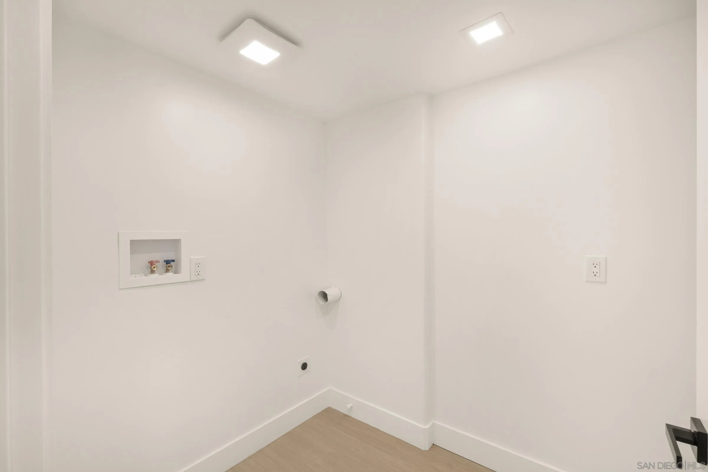 https://cdn.realtyfeed.com/cdn/127/250037439/e0a8180e6dc4fbffee29e814d2ff3c11.webp