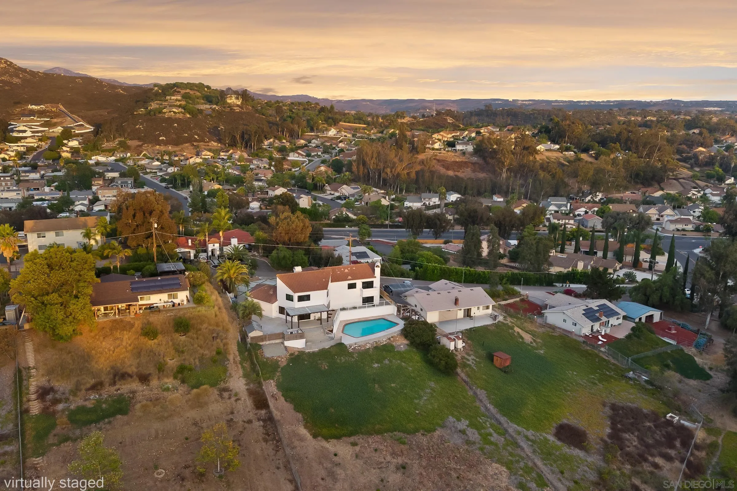 https://cdn.realtyfeed.com/cdn/127/250037439/e96133a3f4f3968919de03dfa460d0f7.webp