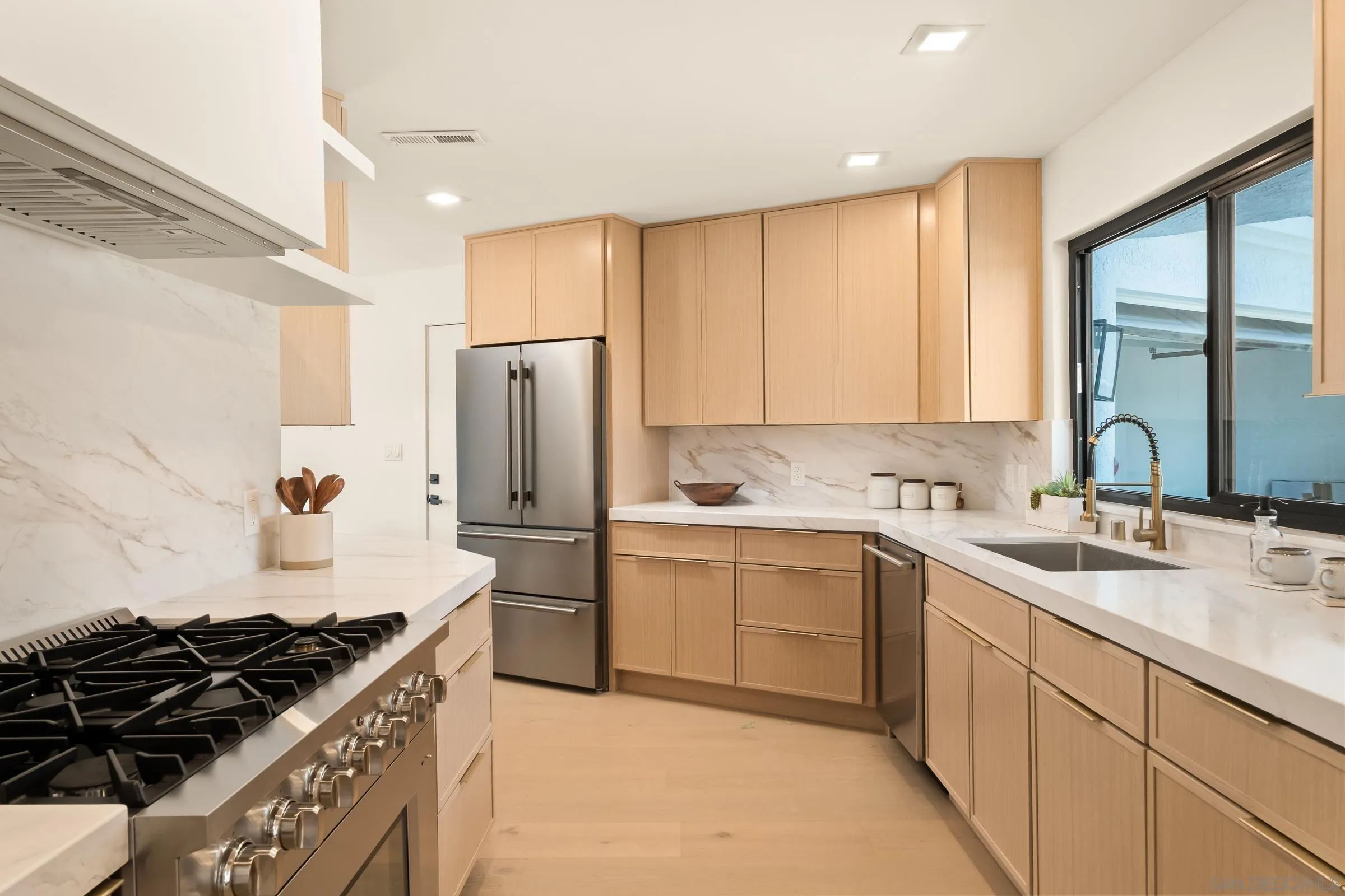 https://cdn.realtyfeed.com/cdn/127/250037439/ff7060325020476eec69aef76a53b02b.webp