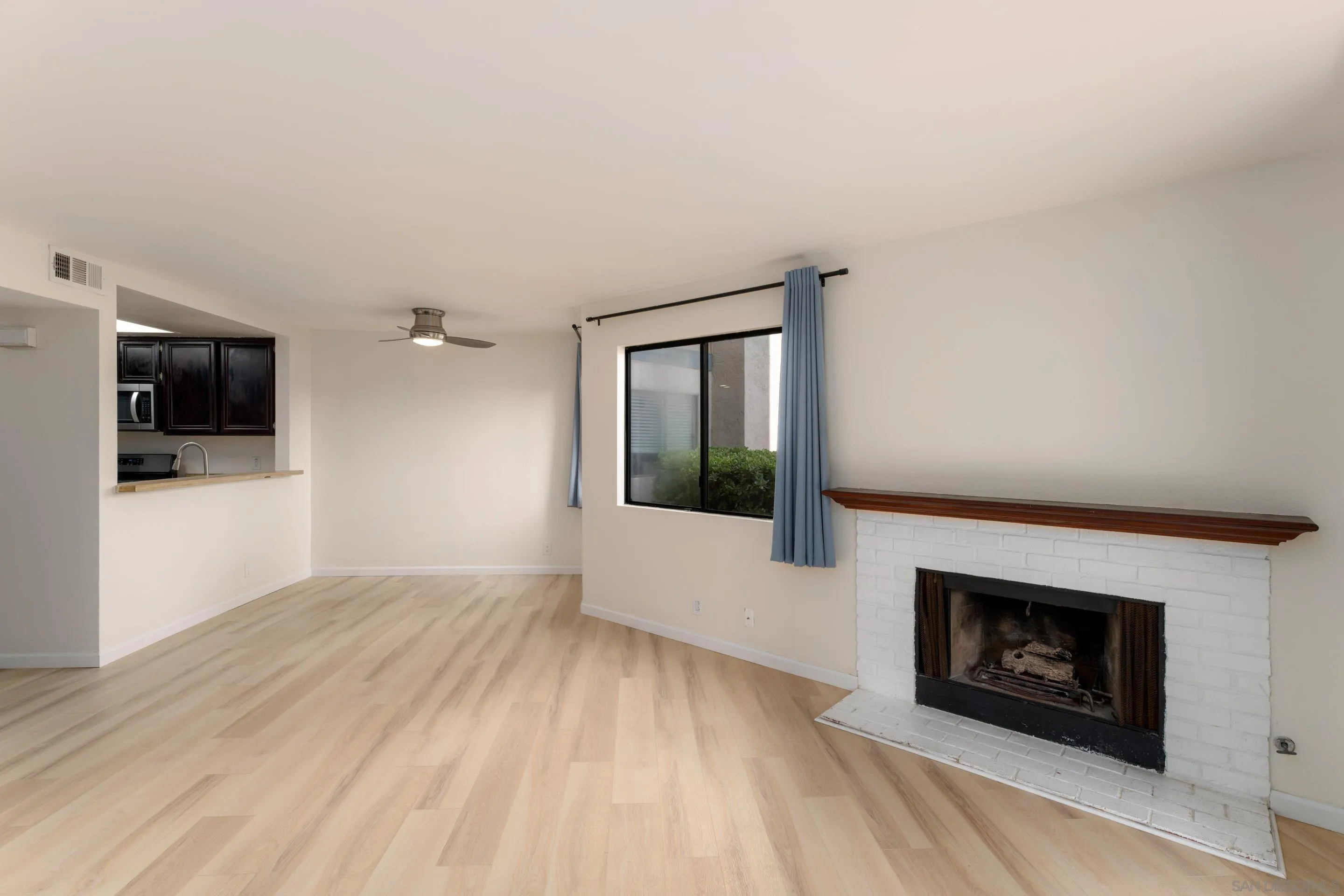 https://cdn.realtyfeed.com/cdn/127/250037445/238017304067d904d34b44577b9bb8f7.webp