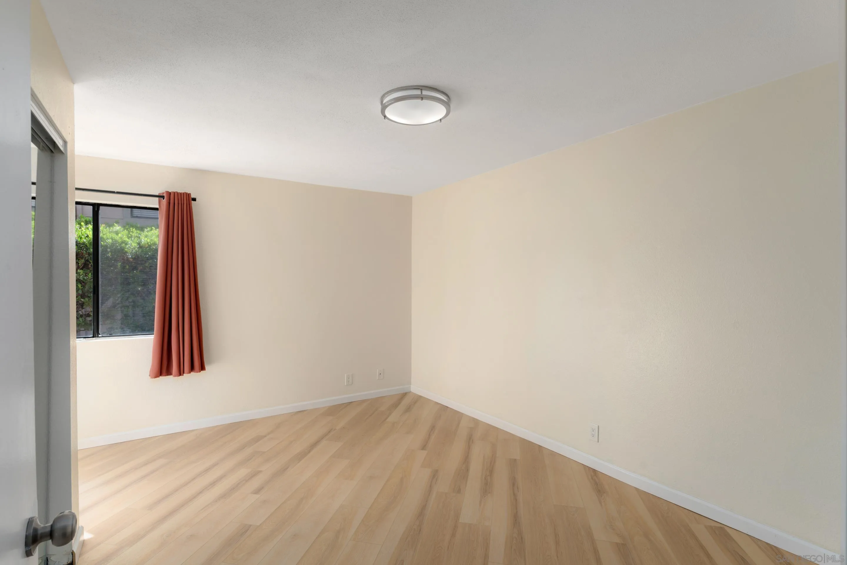https://cdn.realtyfeed.com/cdn/127/250037445/76ad9a69f69b472c50b39d21c4f562b9.webp