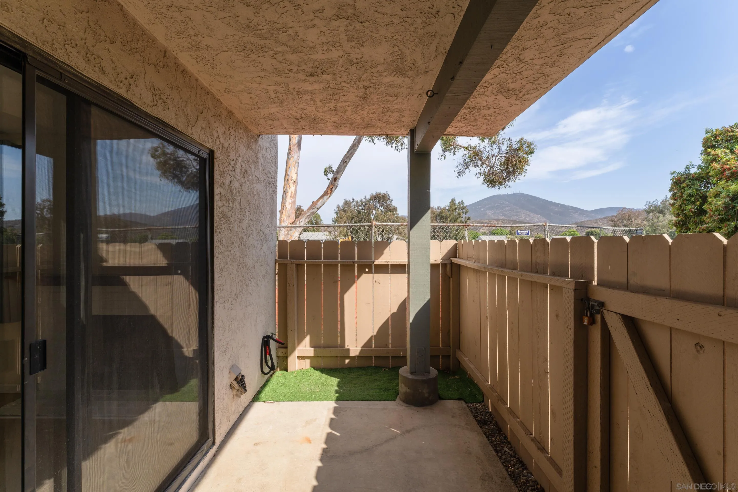 https://cdn.realtyfeed.com/cdn/127/250037445/96a1beecc5d8b8fe70470d09d07afb1c.webp