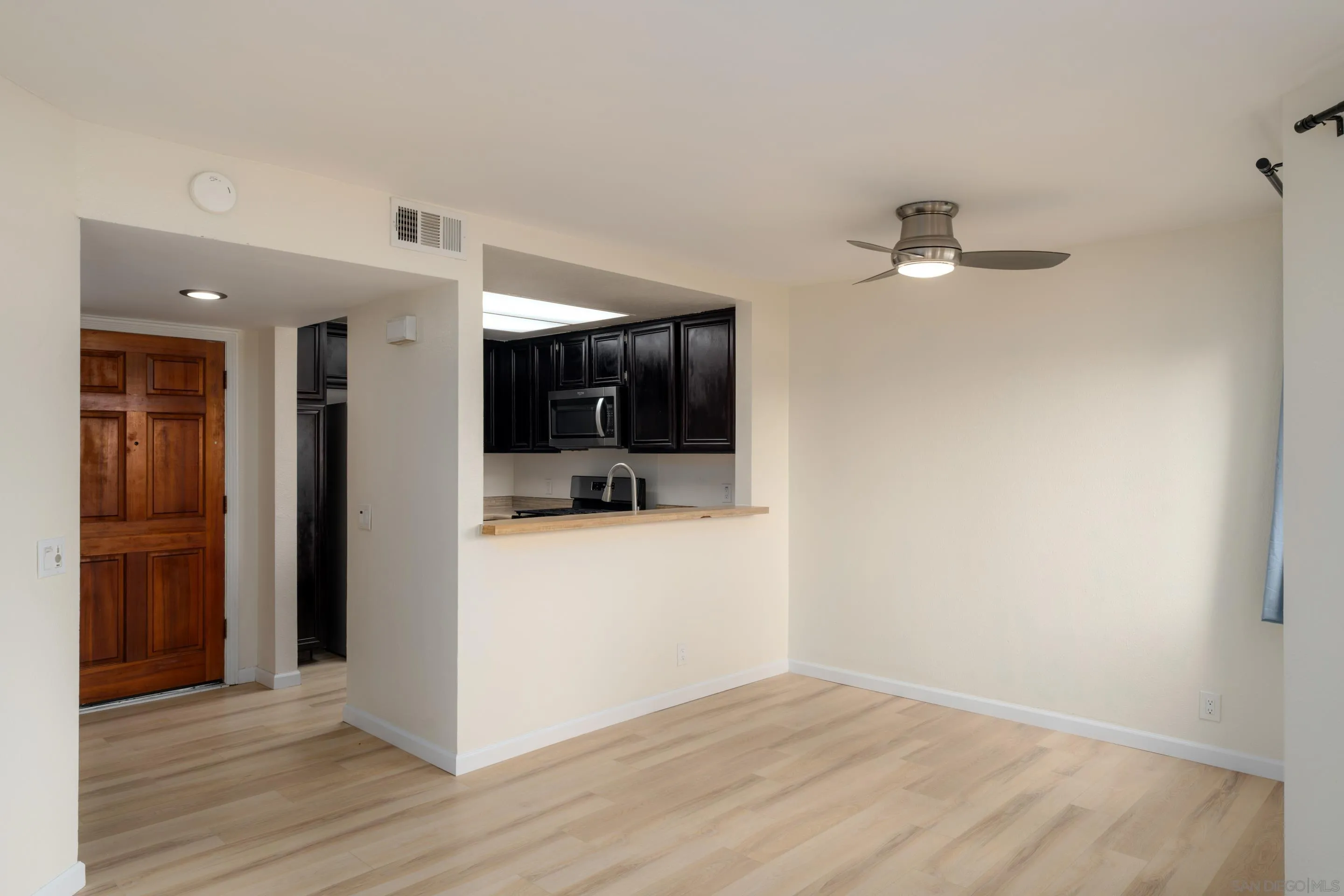 https://cdn.realtyfeed.com/cdn/127/250037445/b98f320e4df8056d95ae6fd070e7ada7.webp