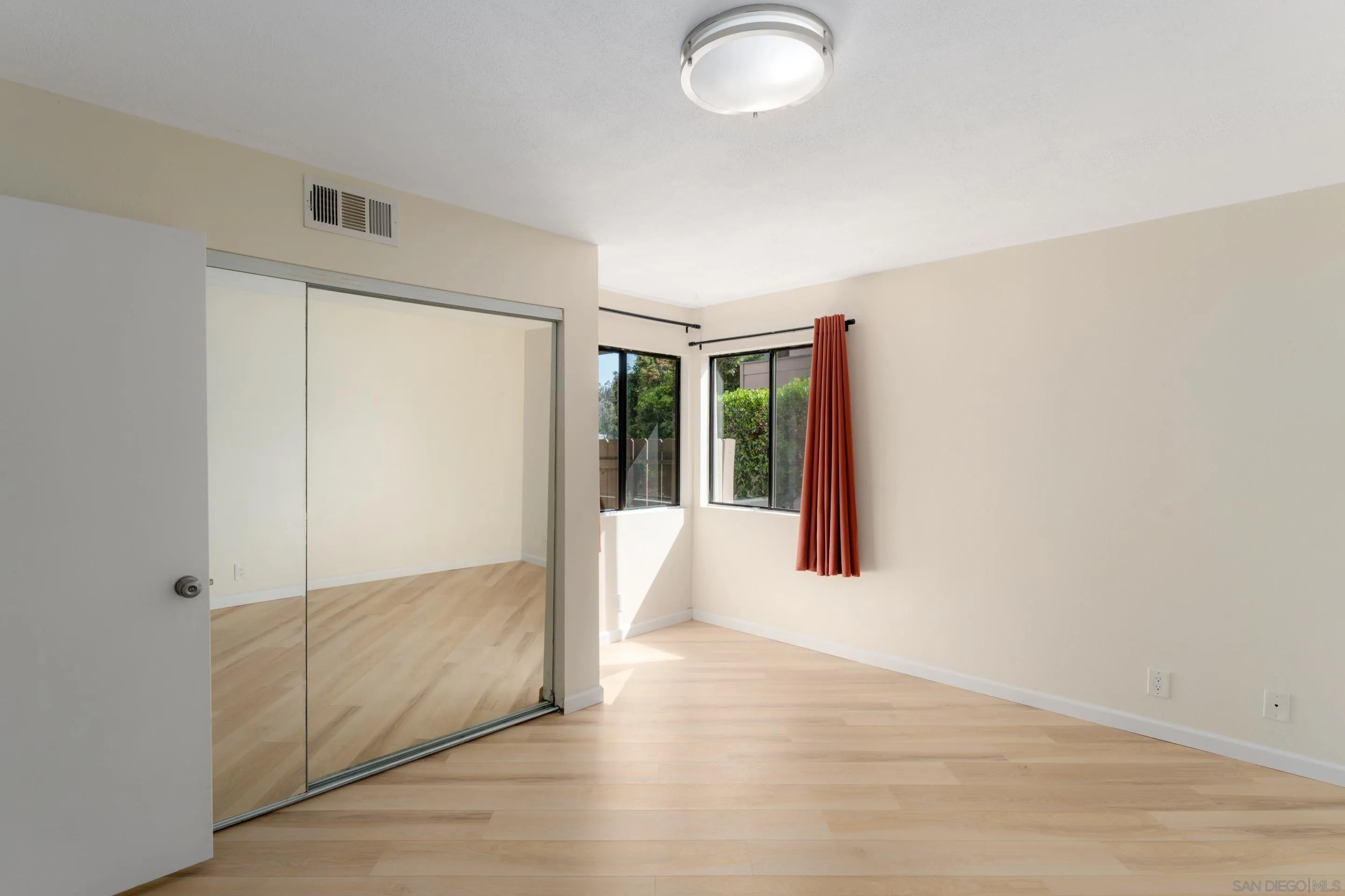 https://cdn.realtyfeed.com/cdn/127/250037445/c0846b0a6200f3cfee7e1ac3b3d26db5.webp