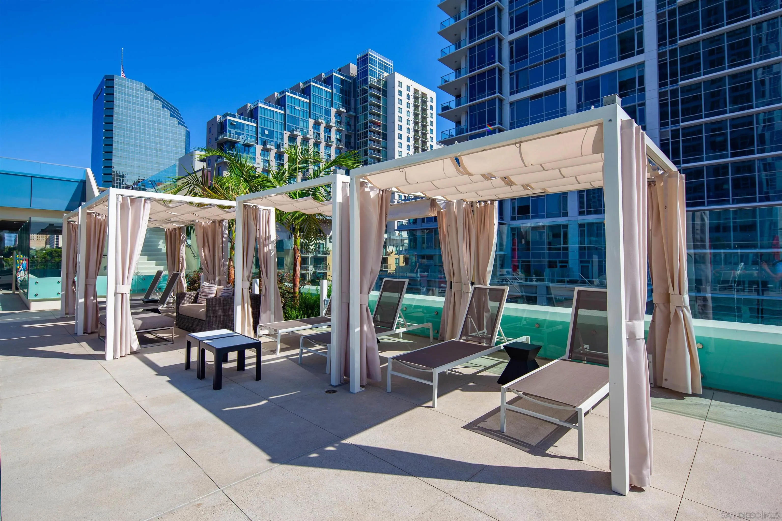 https://cdn.realtyfeed.com/cdn/127/250037449/93d75e67b2ef2bc8bdfdda792d1c57b2.webp