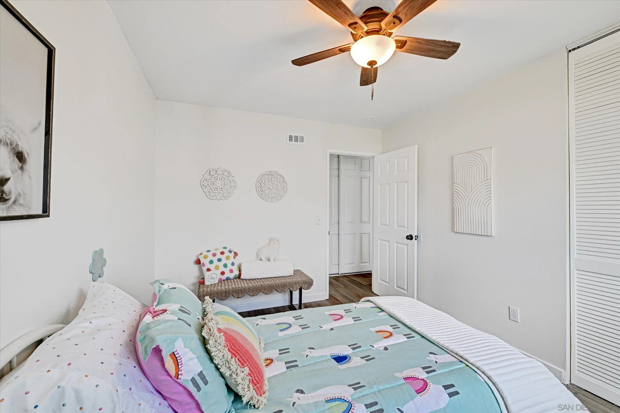 https://cdn.realtyfeed.com/cdn/127/250037450/645e94b77d201d6ad5cd4927aced9d85.webp
