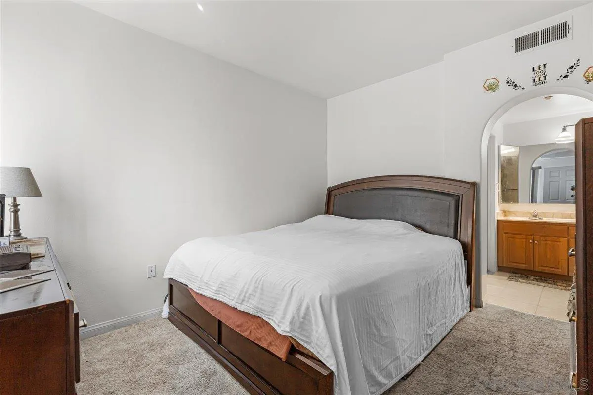 https://cdn.realtyfeed.com/cdn/127/250037451/35ab967eb47c7bed8da827113b25b7ae.webp