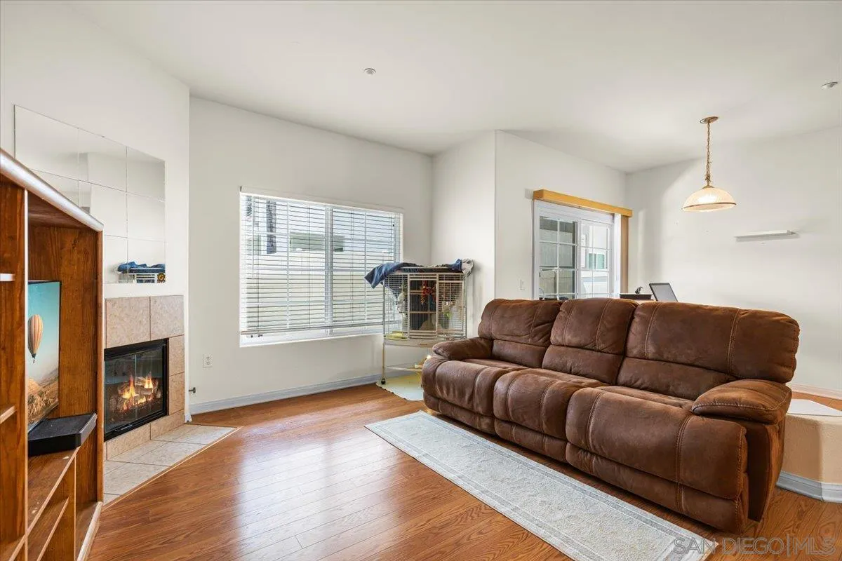 https://cdn.realtyfeed.com/cdn/127/250037451/ce49253f6cb9a80860e7ec7145560ce8.webp