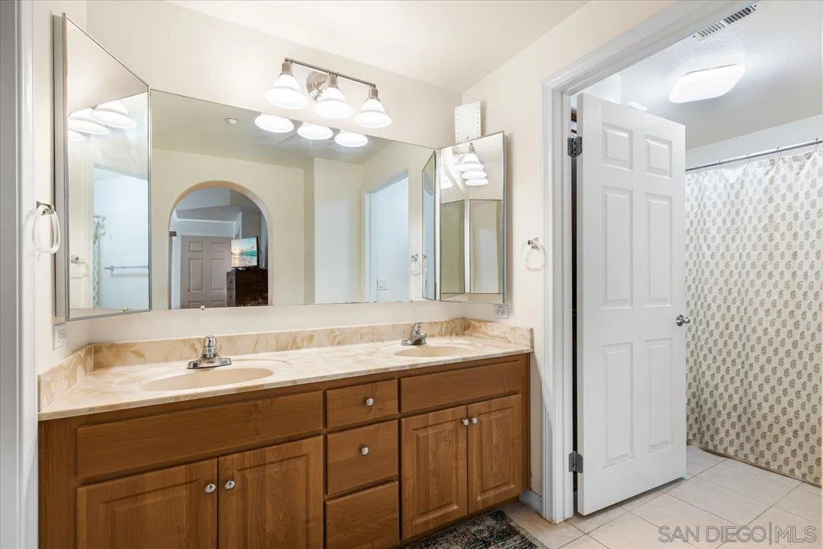 https://cdn.realtyfeed.com/cdn/127/250037451/f7387f336aeb084bcc6649234d4083bd.webp