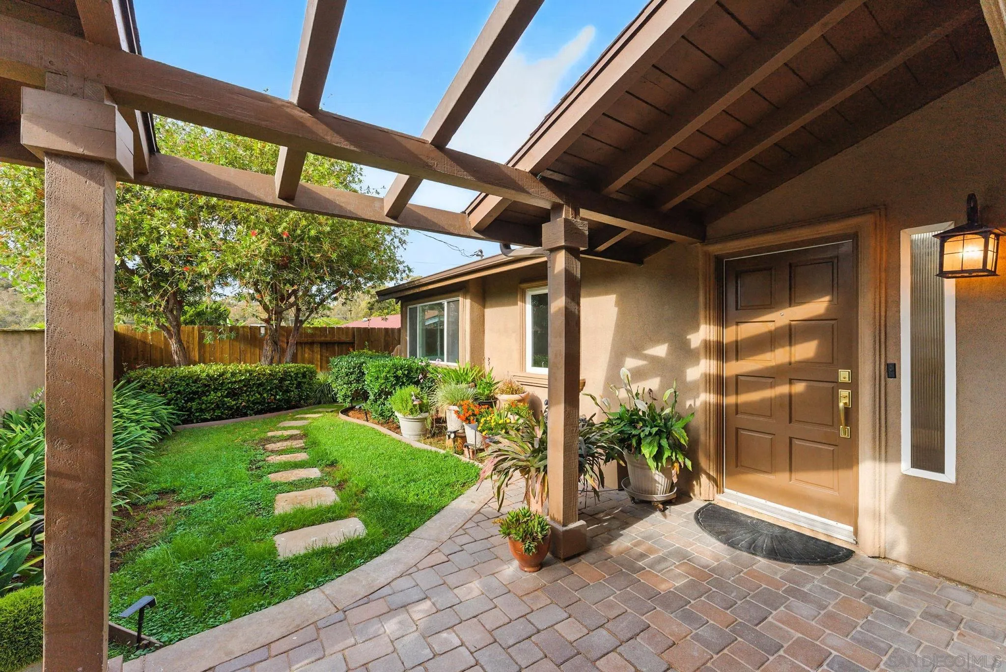 https://cdn.realtyfeed.com/cdn/127/250037452/089def8461e52976a129429d68785f09.webp