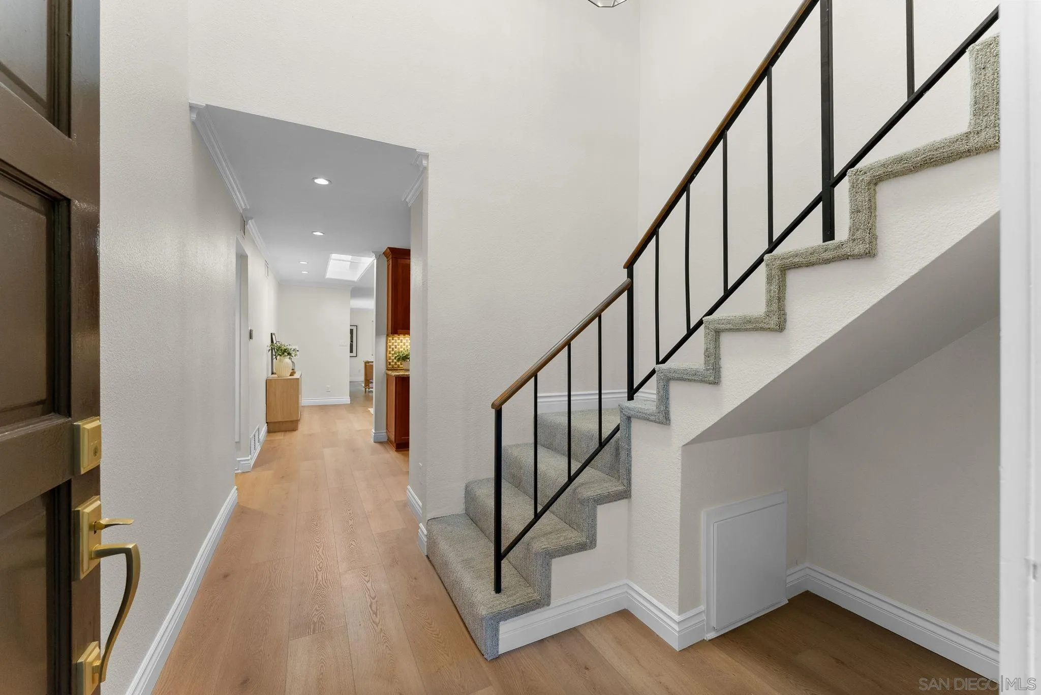 https://cdn.realtyfeed.com/cdn/127/250037452/1b89c296028497e768073196f7659d53.webp