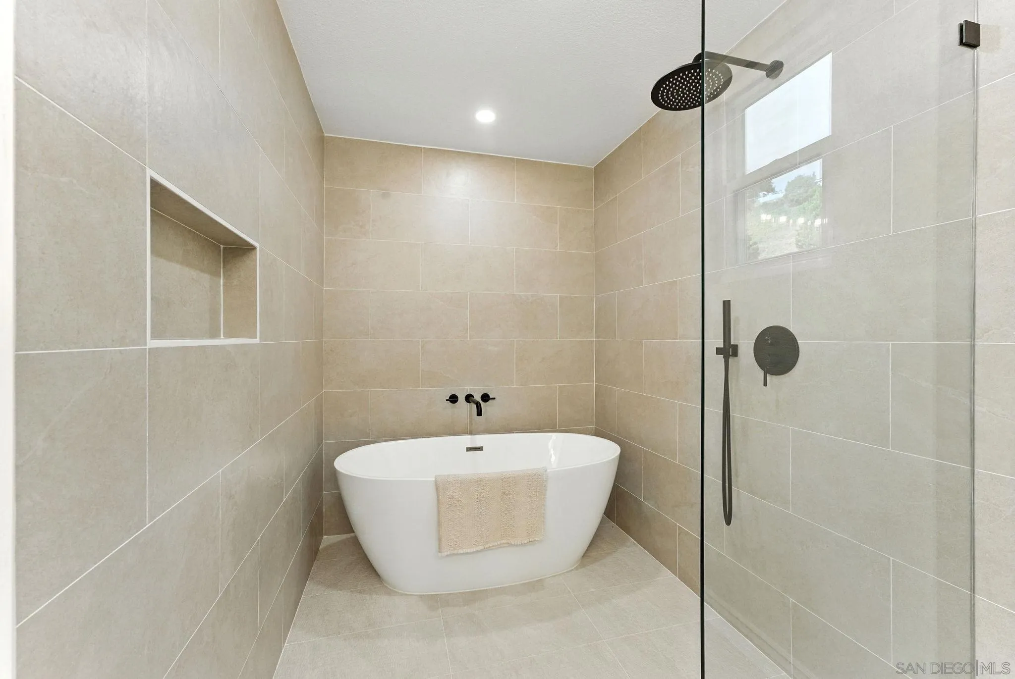 https://cdn.realtyfeed.com/cdn/127/250037452/73a0c8bb0f180d609f6fd549bd262498.webp