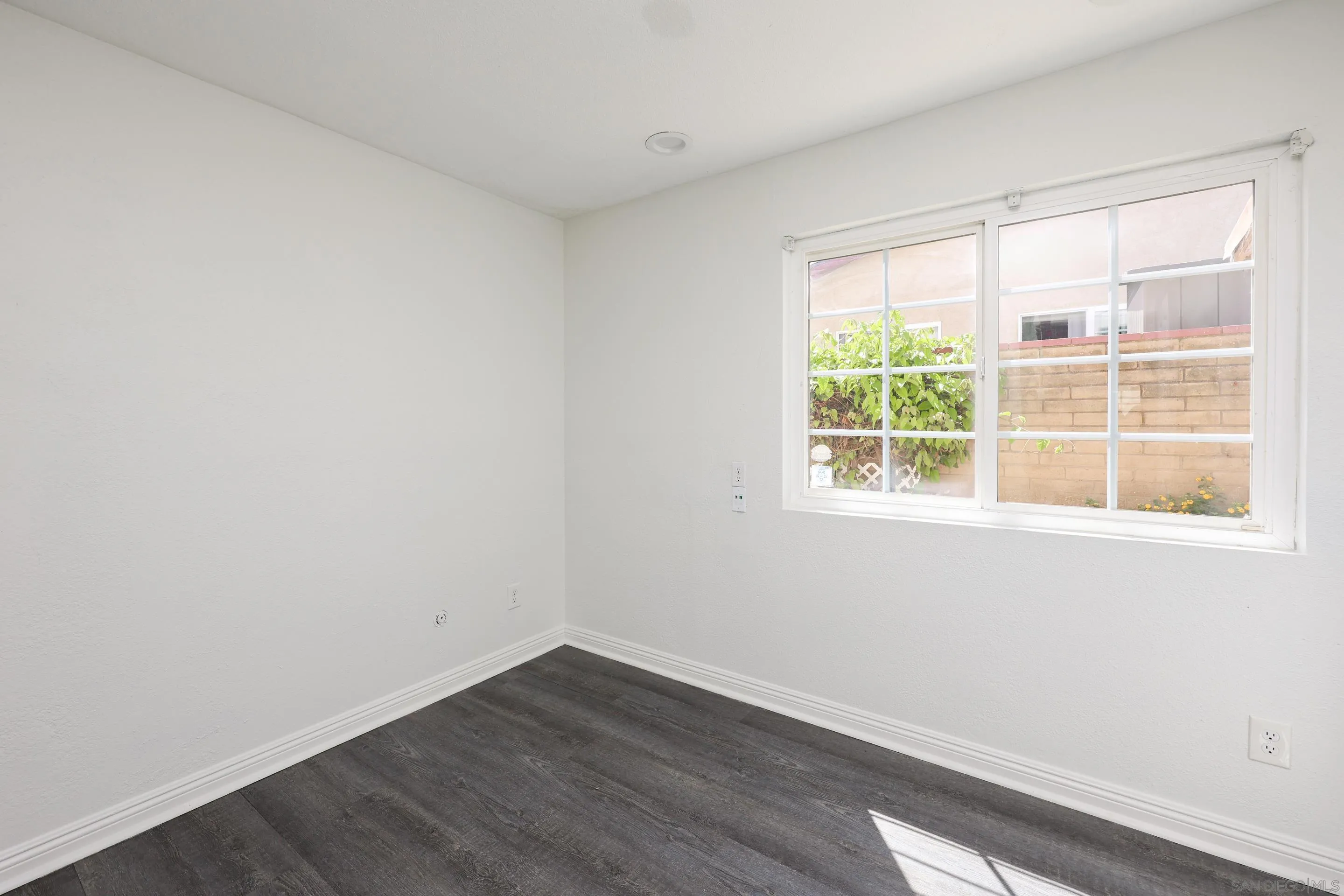 https://cdn.realtyfeed.com/cdn/127/250037453/319c1aada2ca9fcc37f7d46fc06daeef.webp