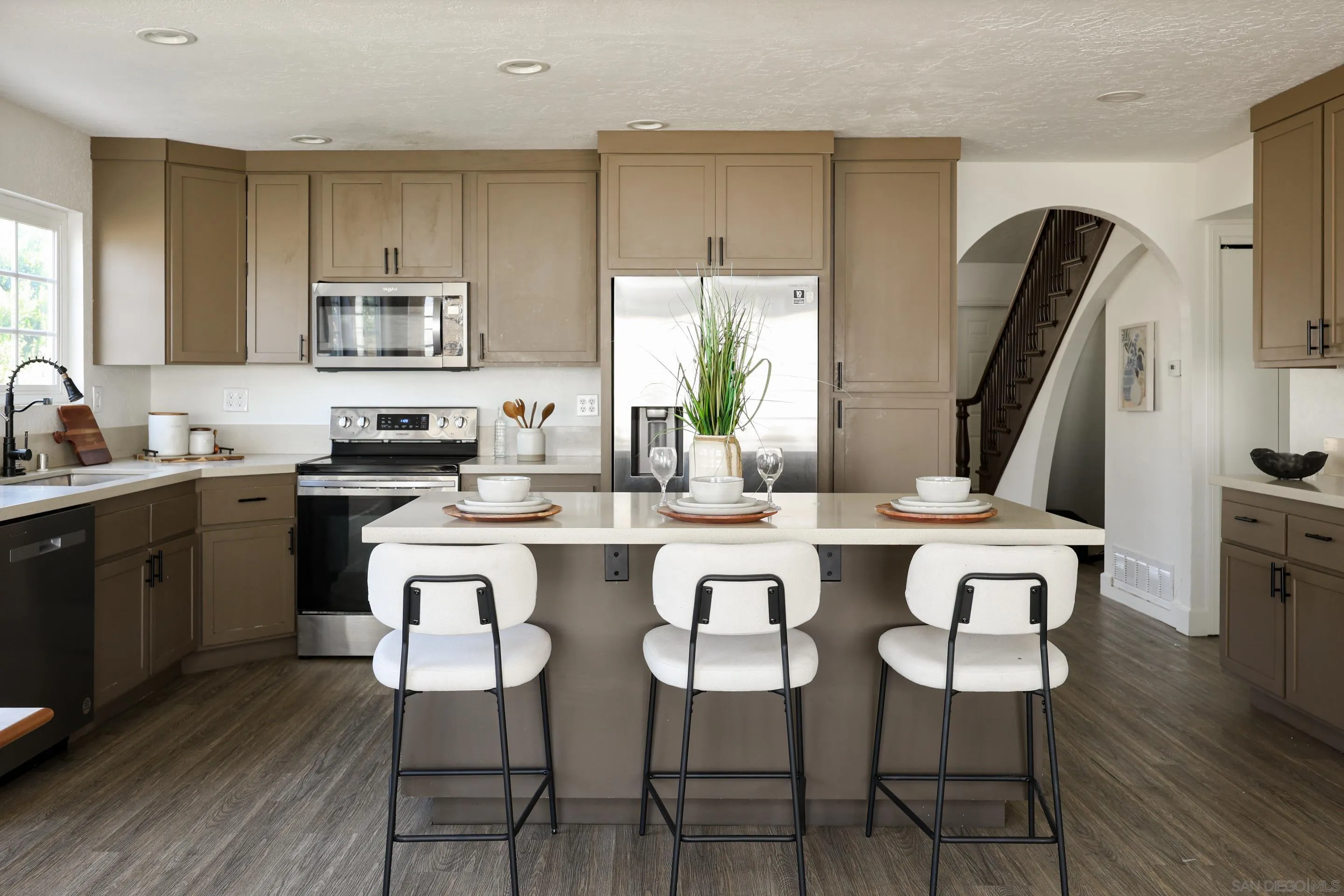 https://cdn.realtyfeed.com/cdn/127/250037453/667de18b2126945b3f6fdb22836ac3b0.webp