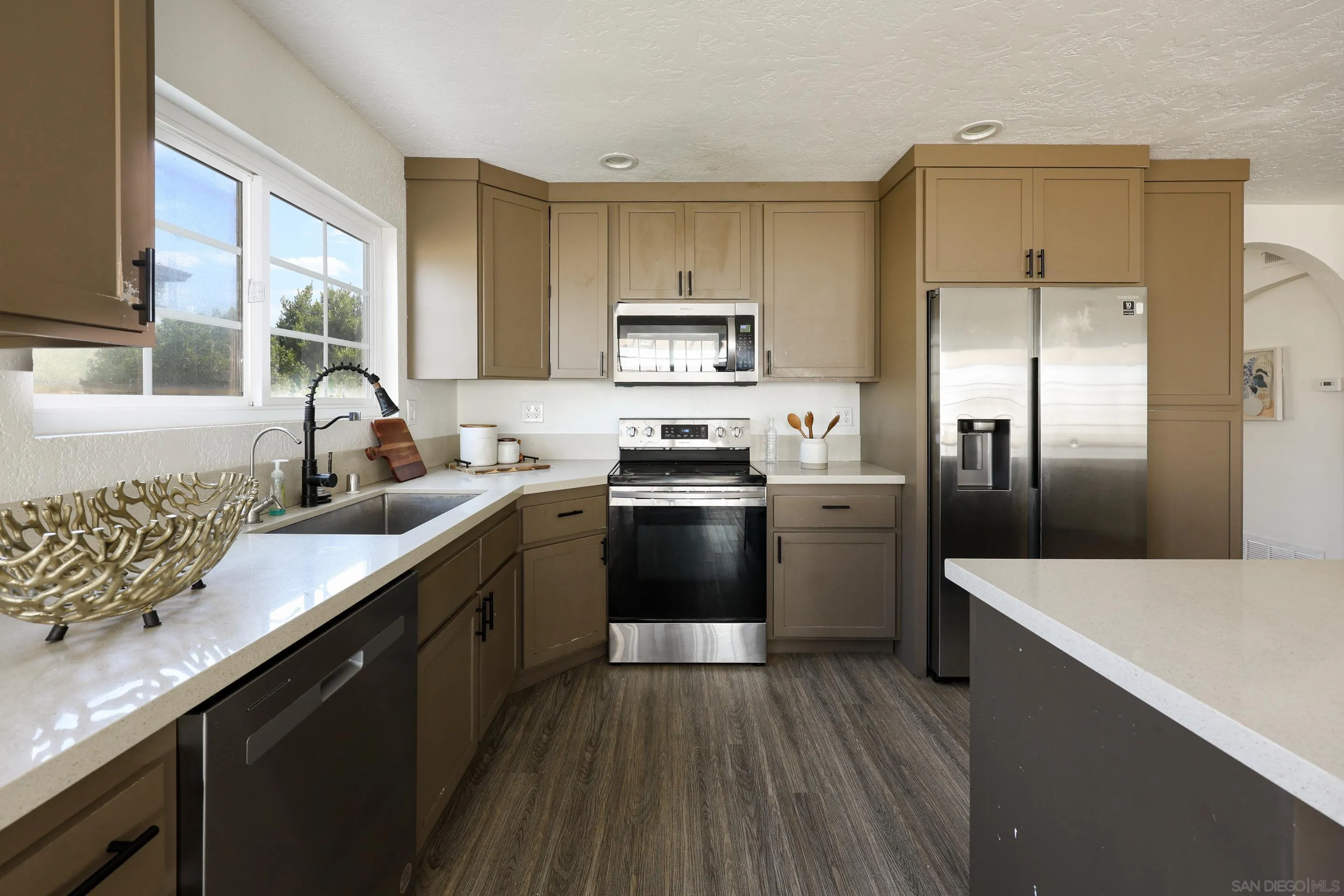 https://cdn.realtyfeed.com/cdn/127/250037453/77ee7303739ad66b2bb2d9d73a3999ba.webp