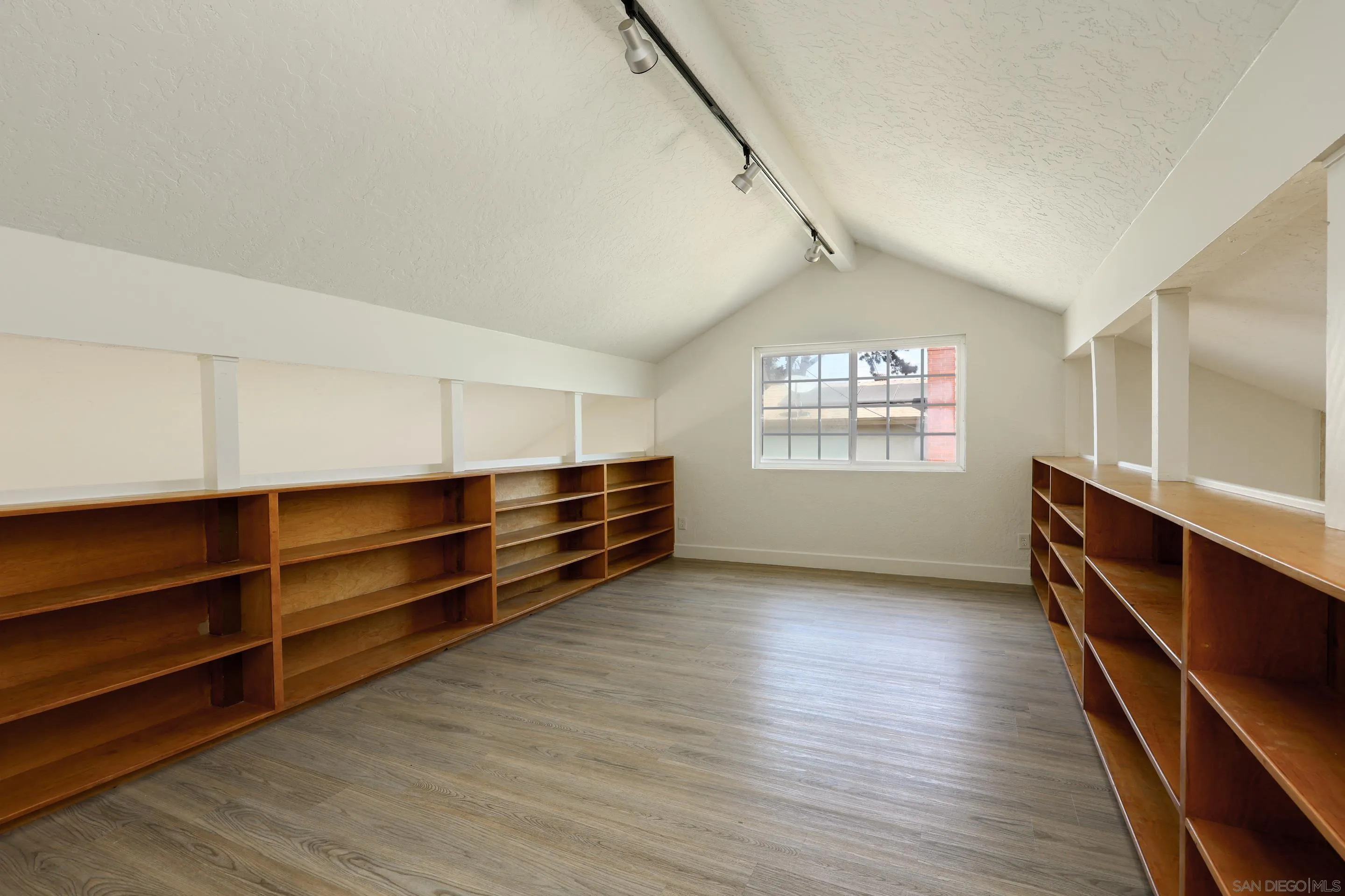 https://cdn.realtyfeed.com/cdn/127/250037453/9350031956a0f314e1a9105a475a9d94.webp